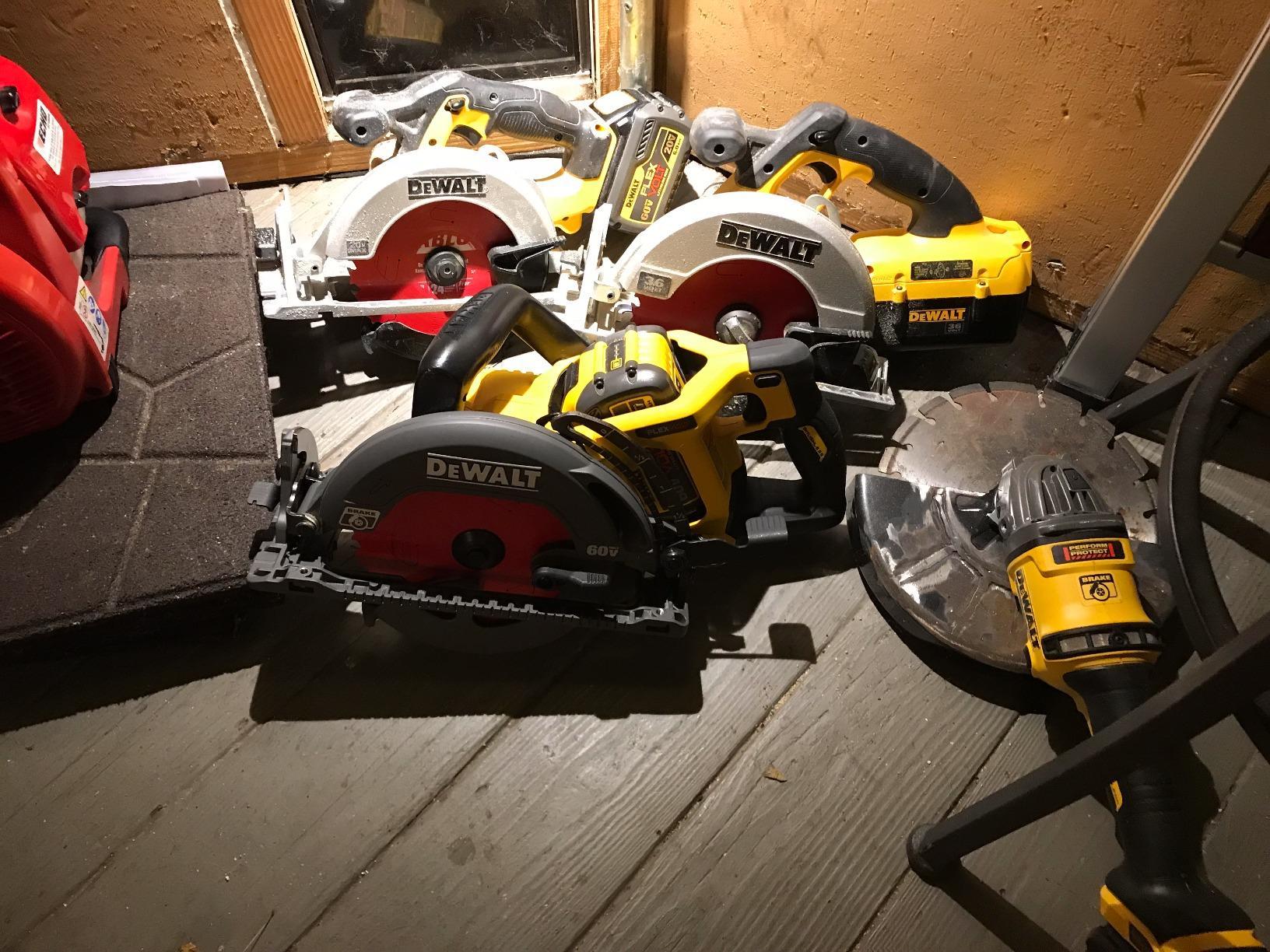 DEWALT FLEXVOLT 60V MAX* Circular Saw for Framing, 7-1/4-Inch, Tool Only (DCS577B) customer photo 2