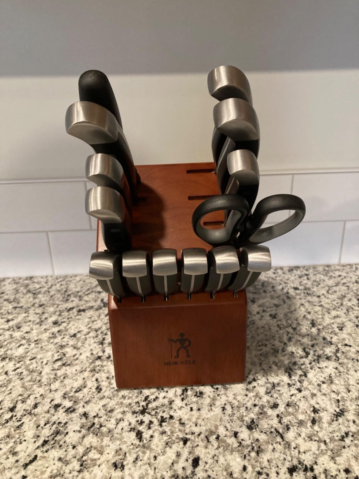 HENCKELS Premium Quality 15-Piece Knife Set with Block, Razor-Sharp, German Engineered Knife Informed by over 100 Years of Masterful Knife Making, Lightweight and Strong, Dark Brown customer photo 1