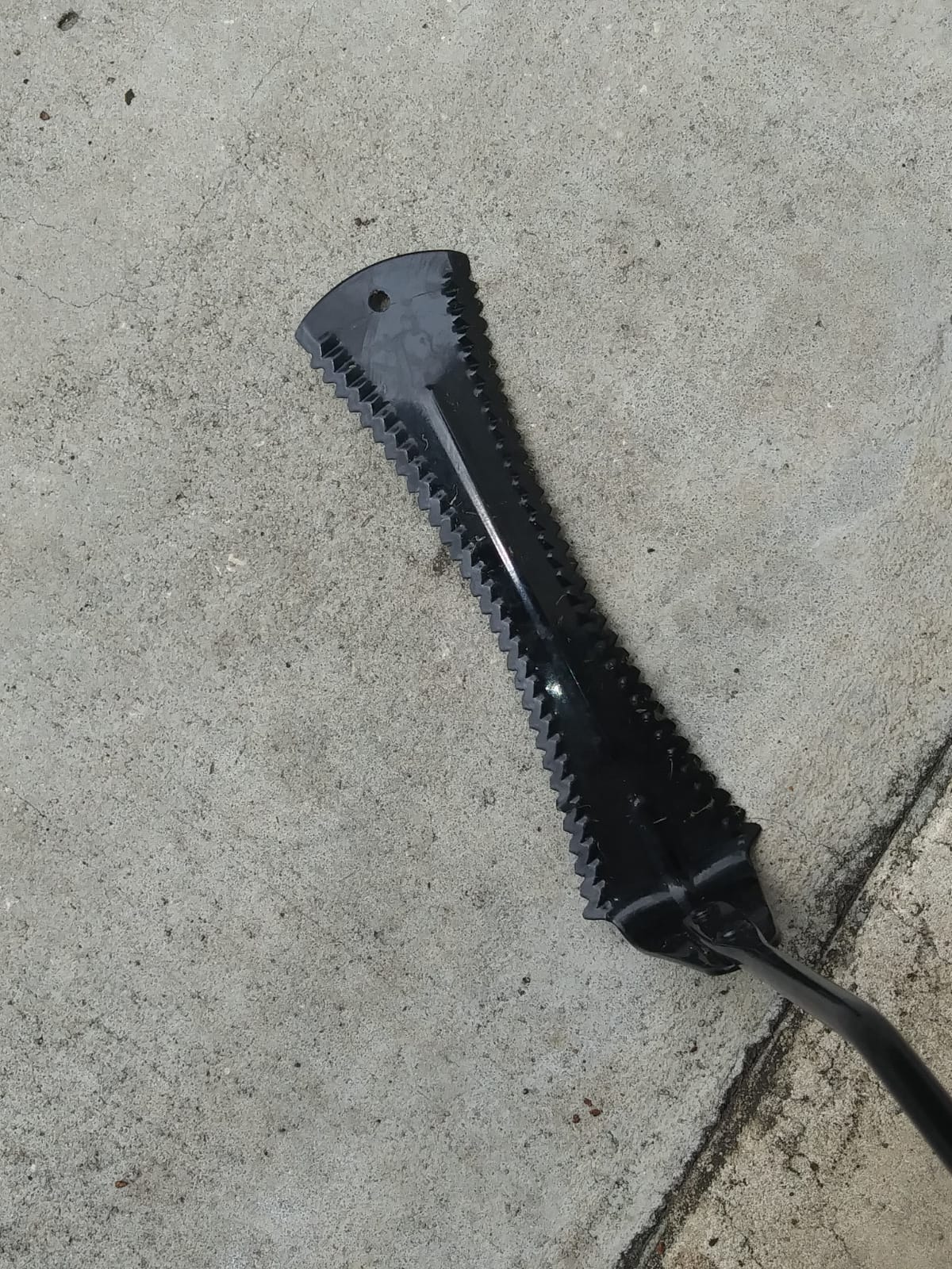 True Temper 2942600 Grass Whip with Double-Edged Serrated Steel Blade and 22 in. Hardwood Handle customer photo 1