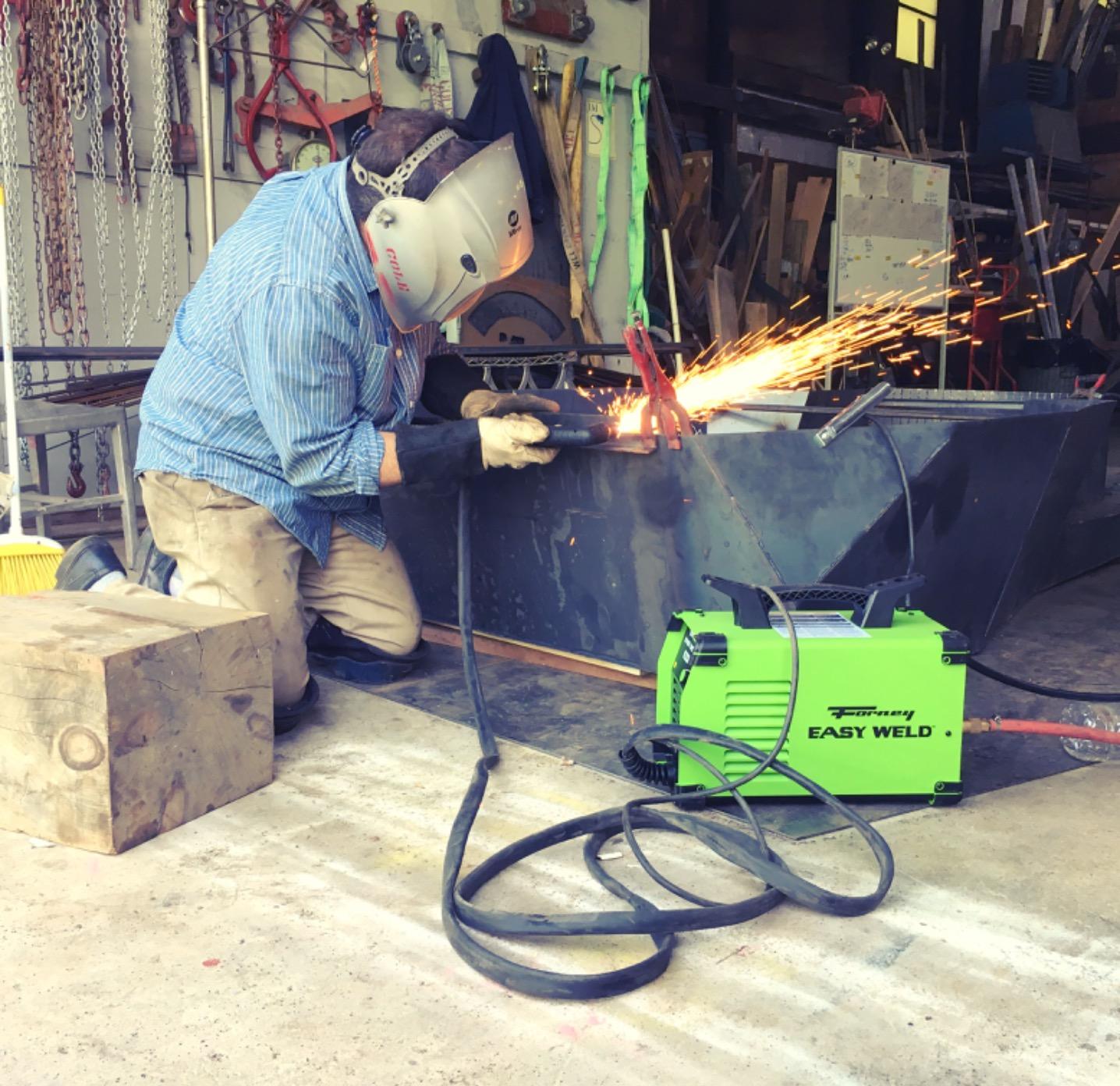 Forney 251 Easy Weld 20 P Plasma Cutter - Portable and Versatile Cutting Tool for Precise Metal Cutting customer photo 2