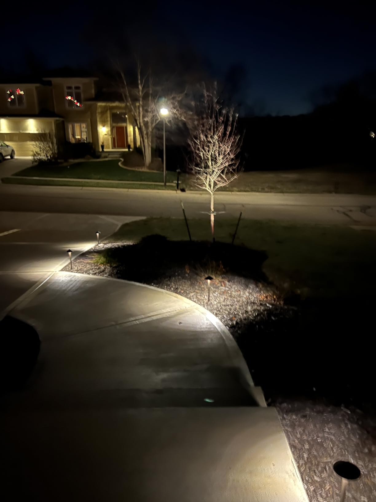 GOODSMANN 10 Pack Low Voltage Landscape Lighting Kit with 150W Transformer customer photo 1