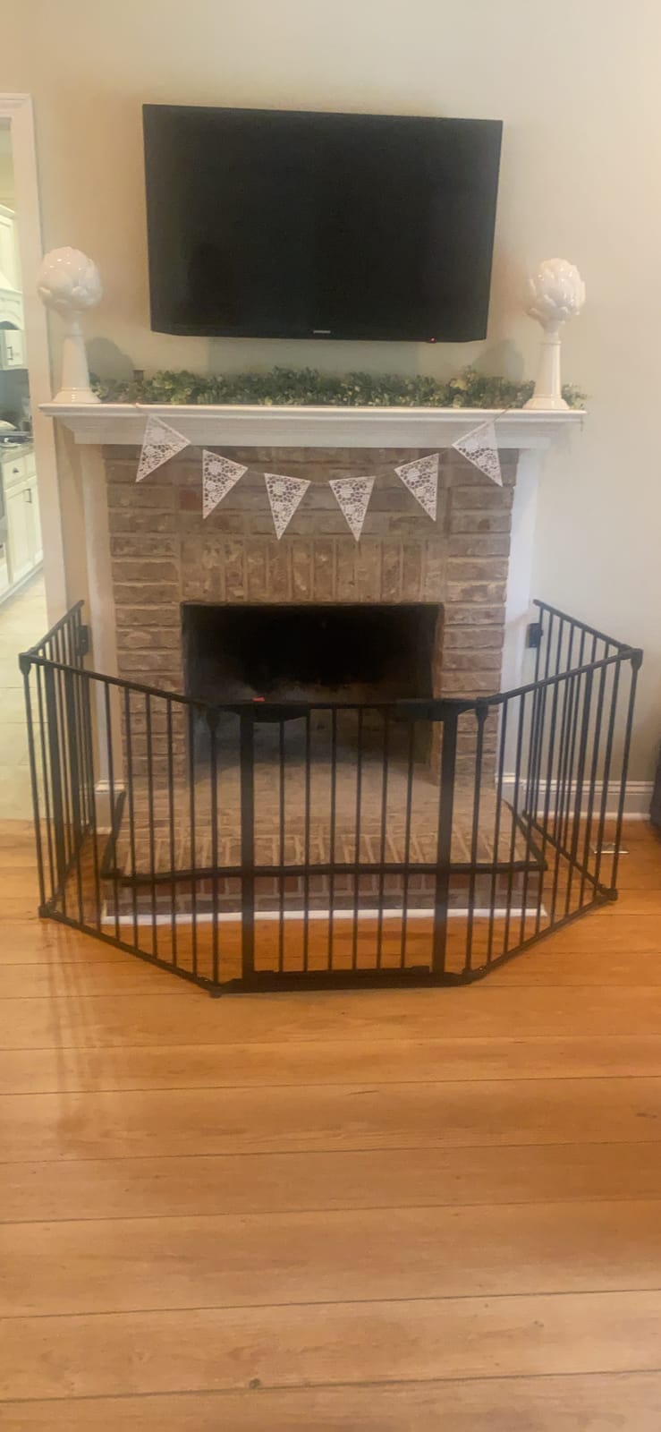 Bonnlo 120.5-Inch Metal Fireplace Fence Guard 5-Panel Baby Safety Gate/Barrier/Play Yard with Door Christmas Tree Fence Hearth Gate for Kids/Pet/Toddler/Dog/Cat, Black customer photo 2
