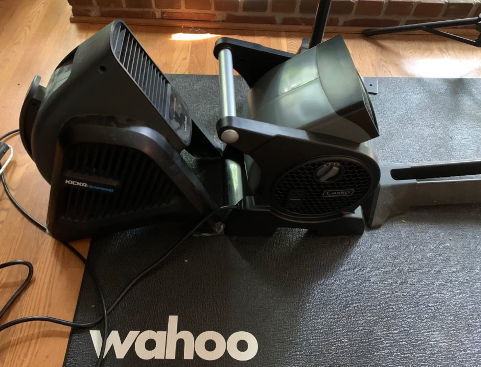 Wahoo KICKR HEADWIND Heartrate/Speed Controlled Cycling Fan for Indoor Bike Trainers, Stationary/Spin Bikes, Cross Training, Black customer photo 2
