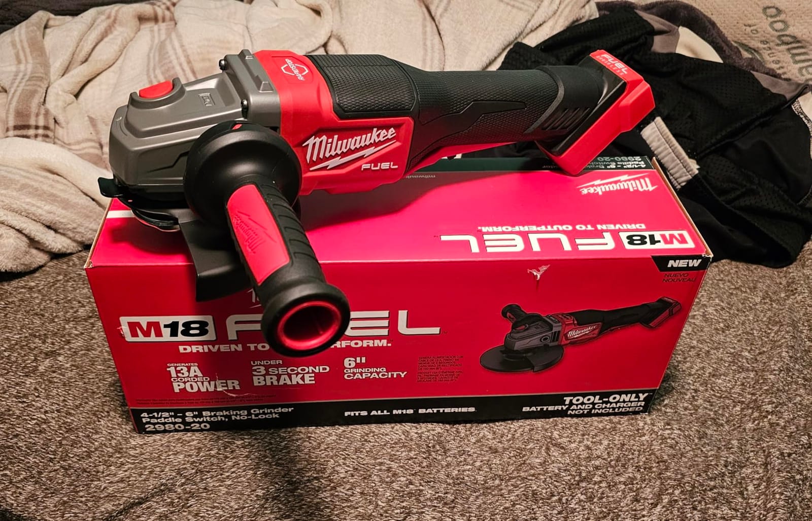 Milwaukee 2980-20 M18 FUEL 4-1/2 in. - 6 in. Braking Grinder w/No-Lock Paddle Switch (Tool Only) customer photo 1