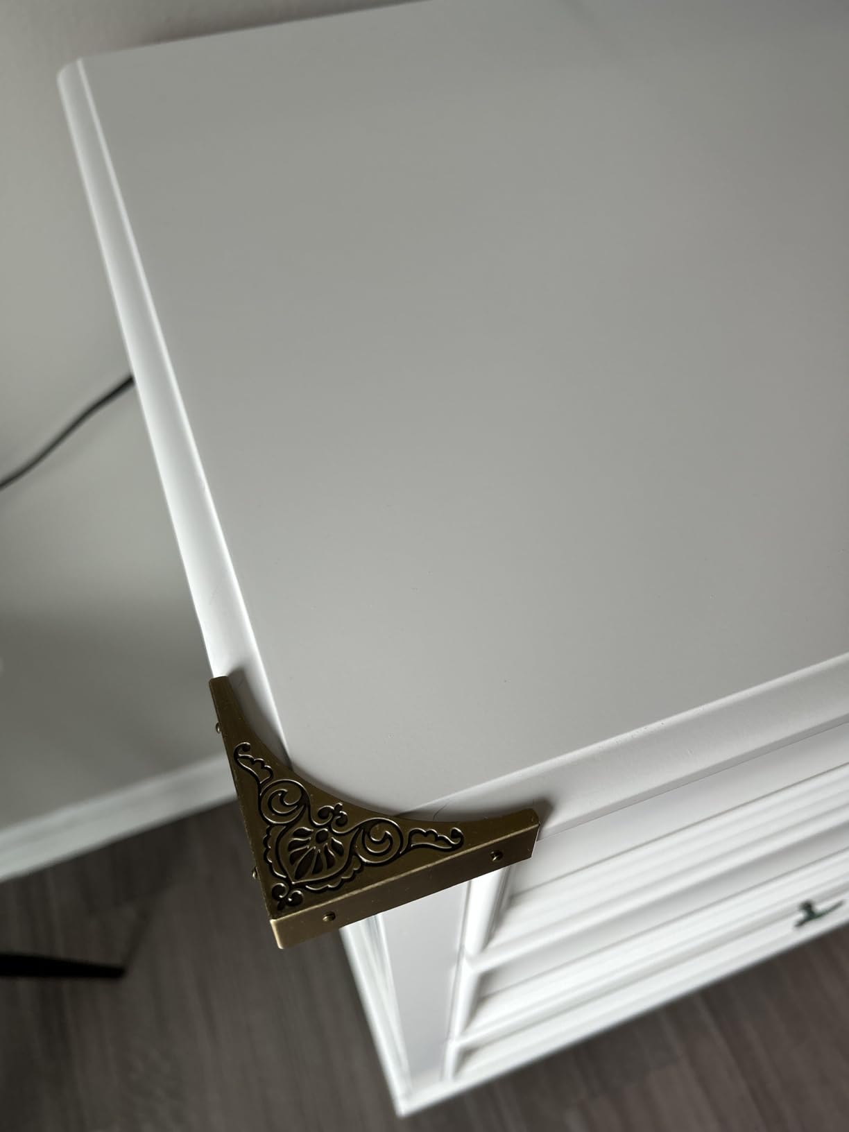 Metal Corner Protector, 4 Pcs Antique Edge Safety Guard Cabinet Furniture Corner Bumpers,Table Corner Protectors,Cover Damaged Corners on Coffee Table (Bronze) customer photo 2