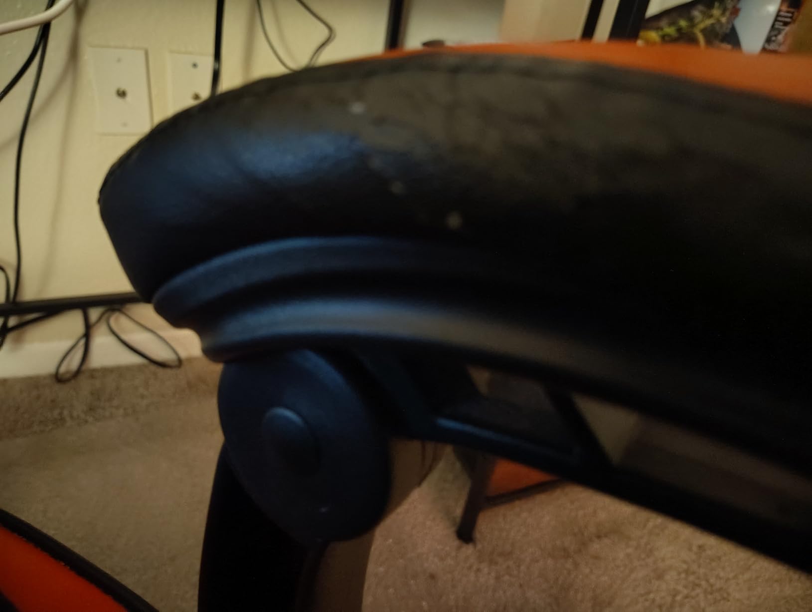 LEMBERI Ergonomic Gaming Chair with Footrest, 400lb Weight Capacity, Gray customer photo 2