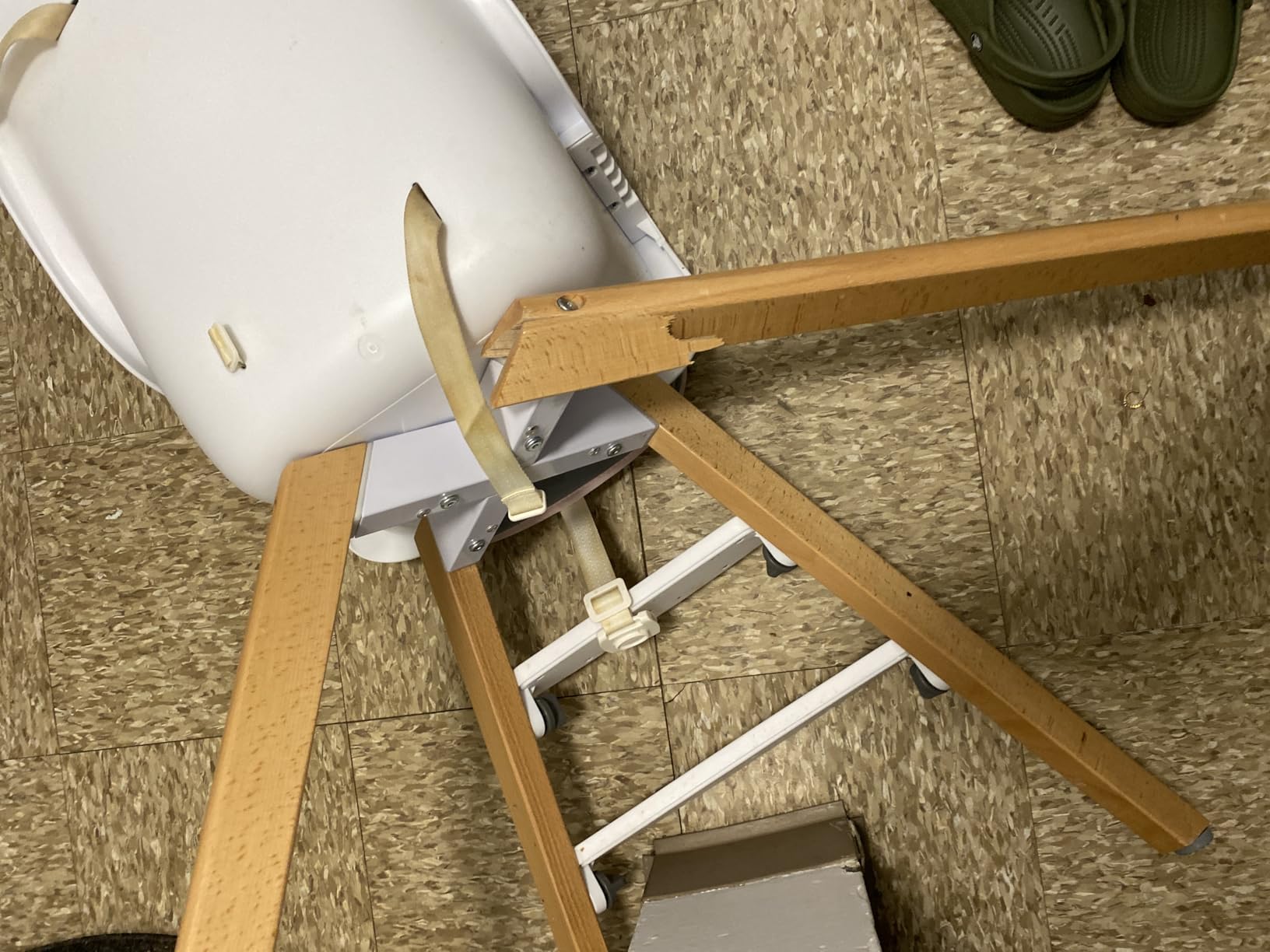 évolur Zoodle 3-in-1 High Chair in Light Grey | Convertible Wooden Baby Feeding Chair with Dishwasher Safe Removable Tray, Adjustable Footrest, Padded Cushion, 5-Point Harness for Infants & Toddlers customer photo 1
