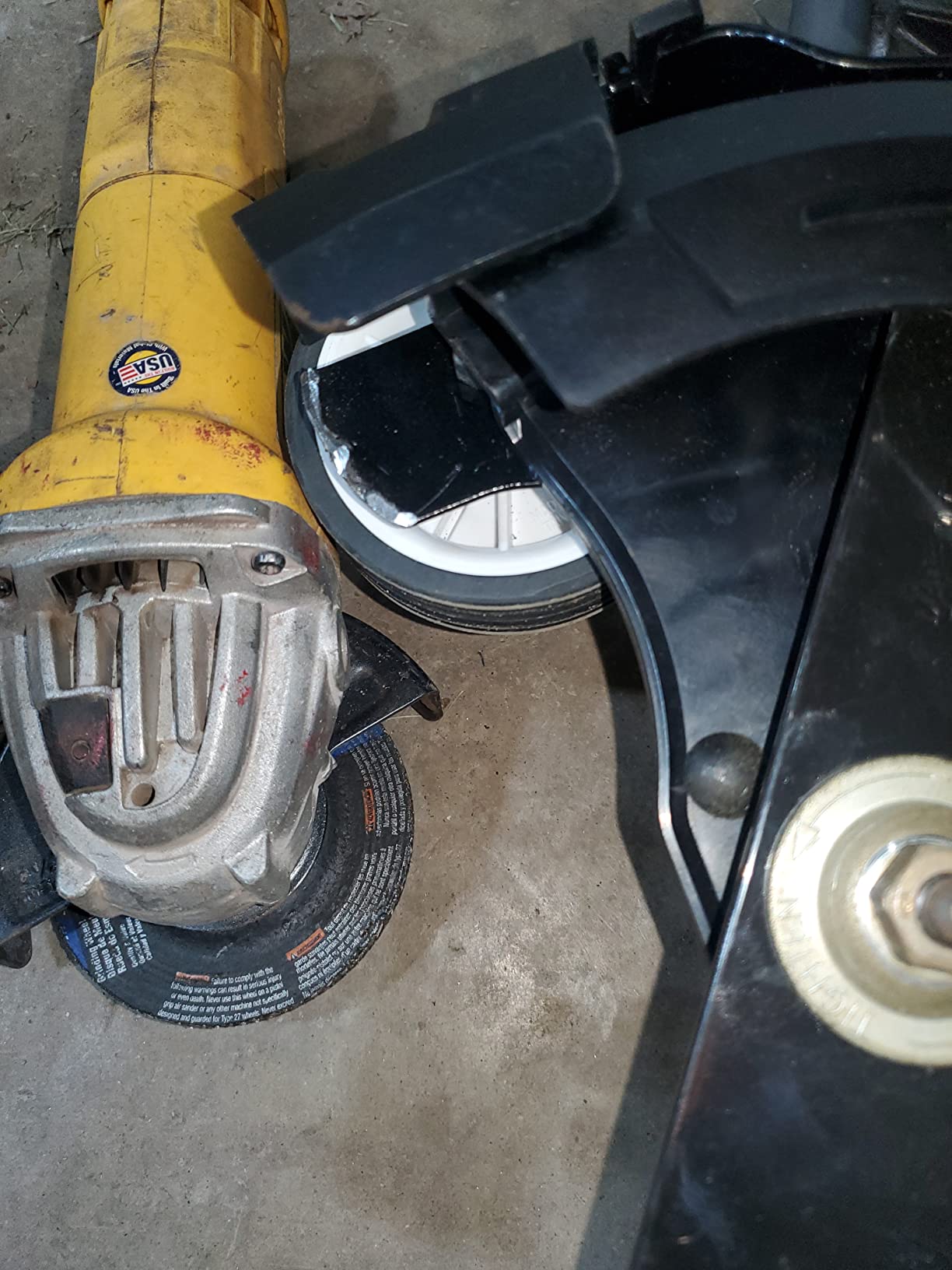 DEWALT 60V MAX Cordless Lawn Edger Kit, FLEXVOLT Battery & Charger Included (DCED472X1) customer photo 2