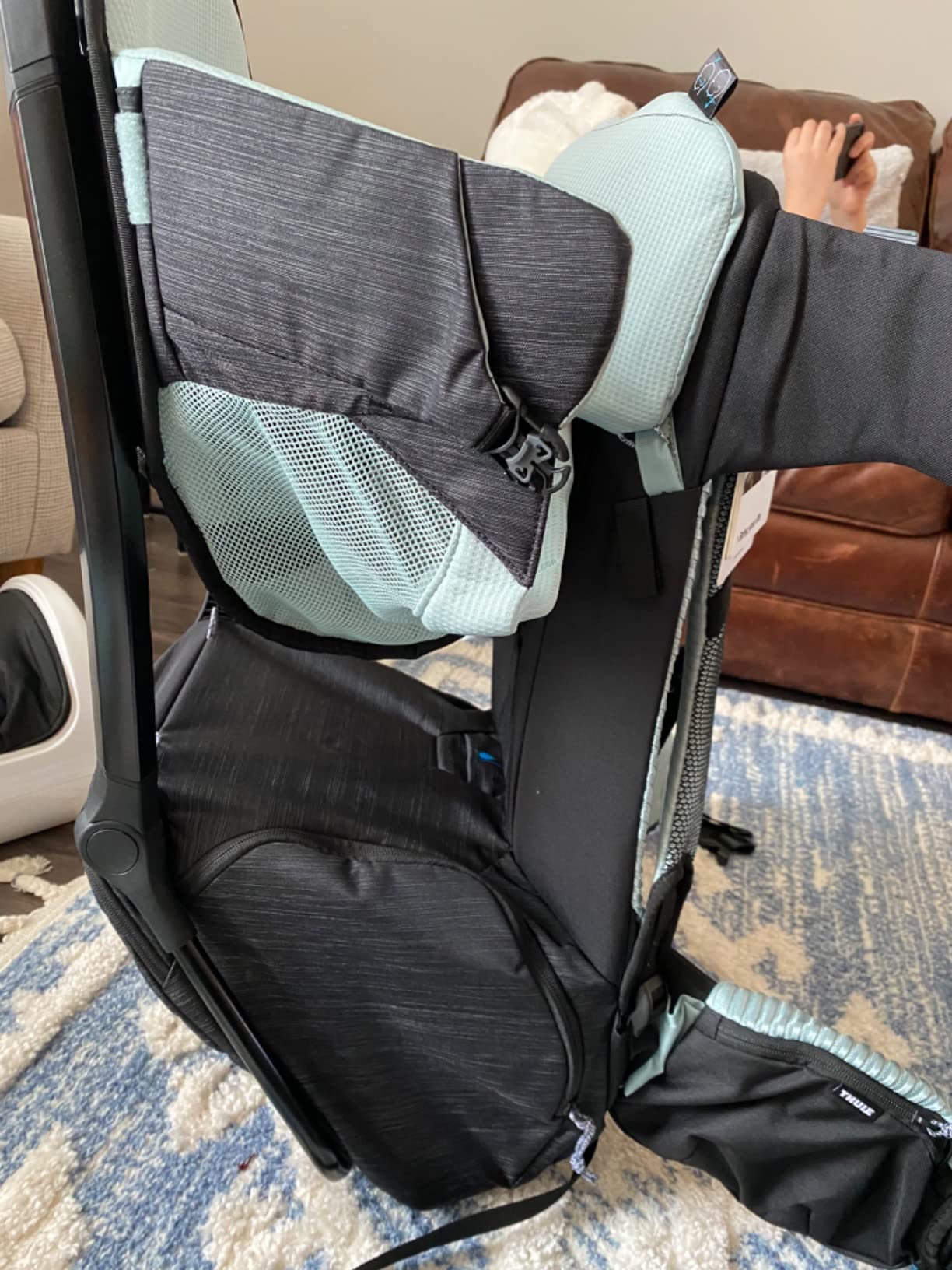 Thule Sapling Child Carrier Backpack - Machine Washable Seat - Self-Standing Frame - Adjustable padded straps for parents - Ergonomic seat with under-leg support for child - UPF 50 Sunshade customer photo 2