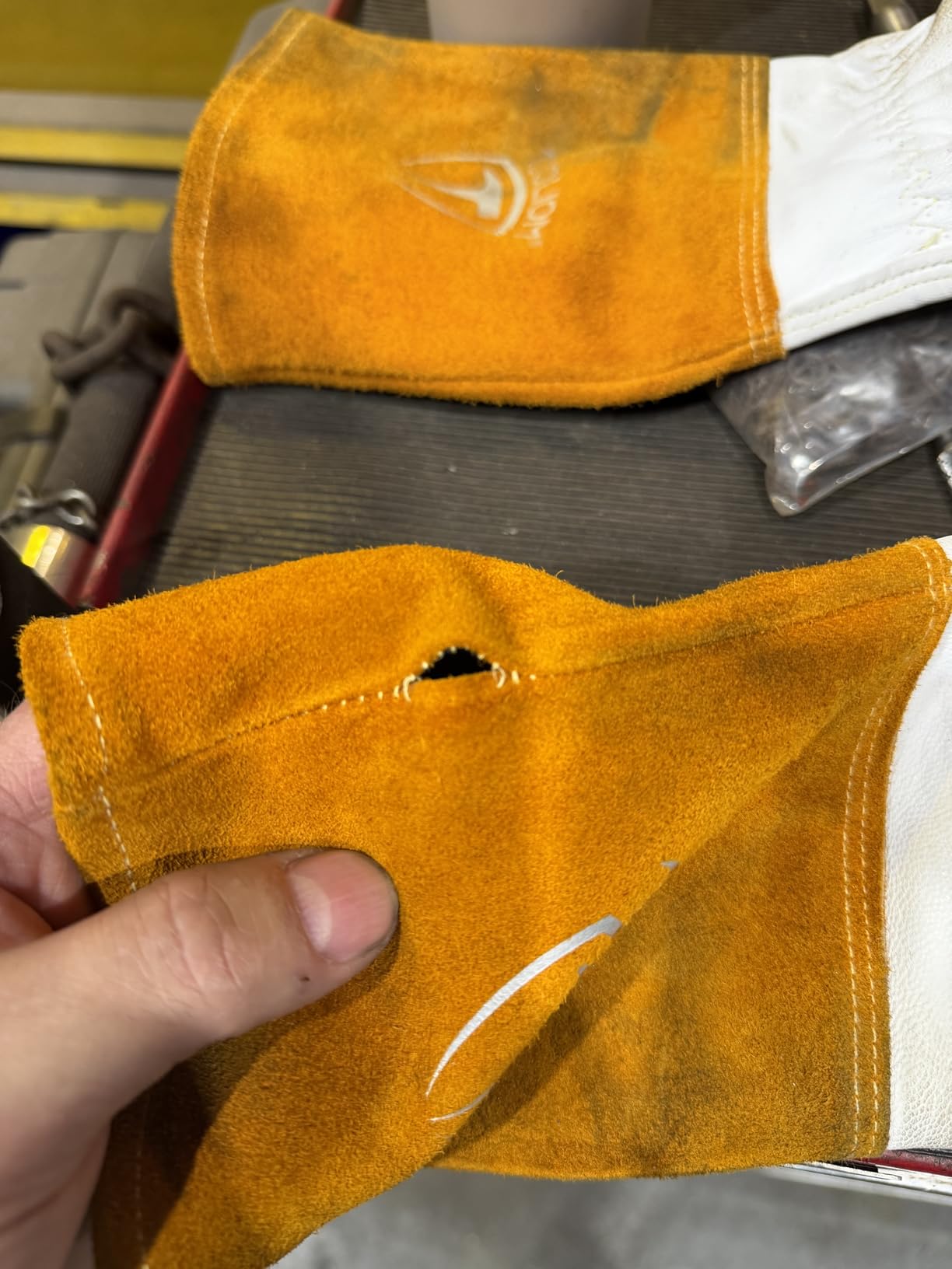 TOOLIOM Goatskin TIG Welding Gloves with Flexible Wing Thumb, Large customer photo 1