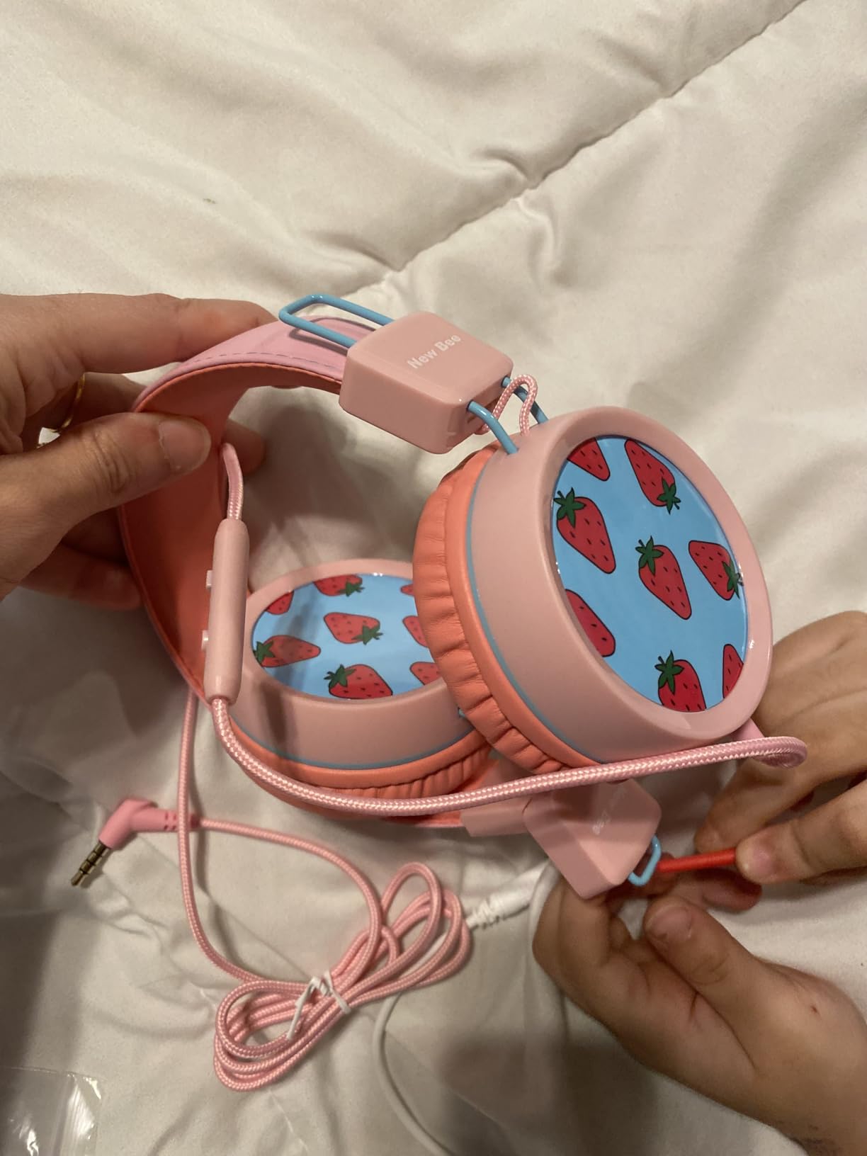 New Bee Kids Headphones Wired for School with Mic, Safe Volume Limited customer photo 1