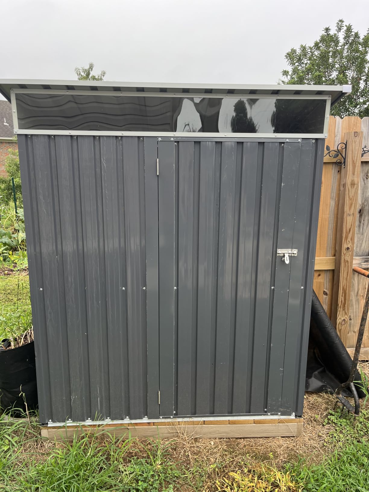 Vongrasig 5 x 3 x 6 FT Outdoor Storage Shed Clearance, Metal Garden Shed with Large Window and Lockable Door, Anti-Corrosion Waterproof Tool Shed for Backyard Patio, Lawn (Dark Gray) customer photo 2