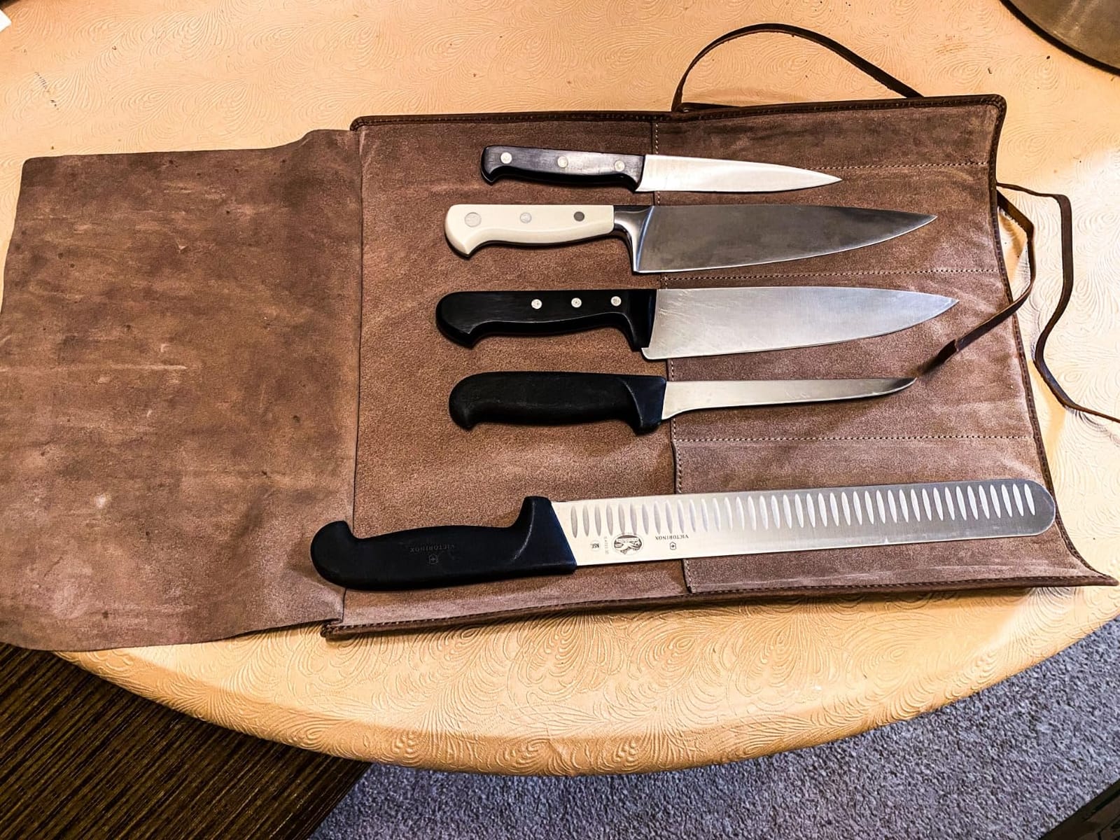 ELIZO Leather Knife Roll Bag Professional Chef Knife Case, Durable Knife Sheath Holder, Cooks & Culinary Tools Carrying Storage, Portable Knife Wrap - 4 Slots customer photo 1