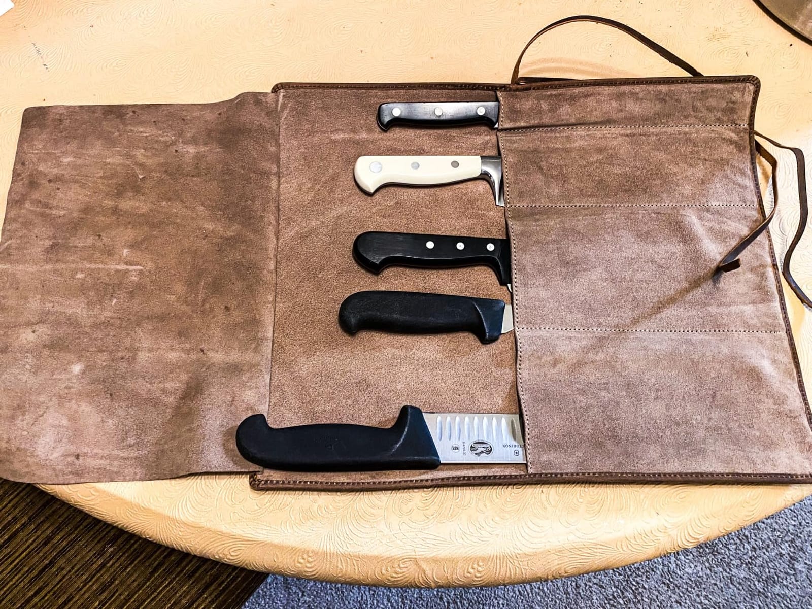 ELIZO Leather Knife Roll Bag Professional Chef Knife Case, Durable Knife Sheath Holder, Cooks & Culinary Tools Carrying Storage, Portable Knife Wrap - 4 Slots customer photo 2