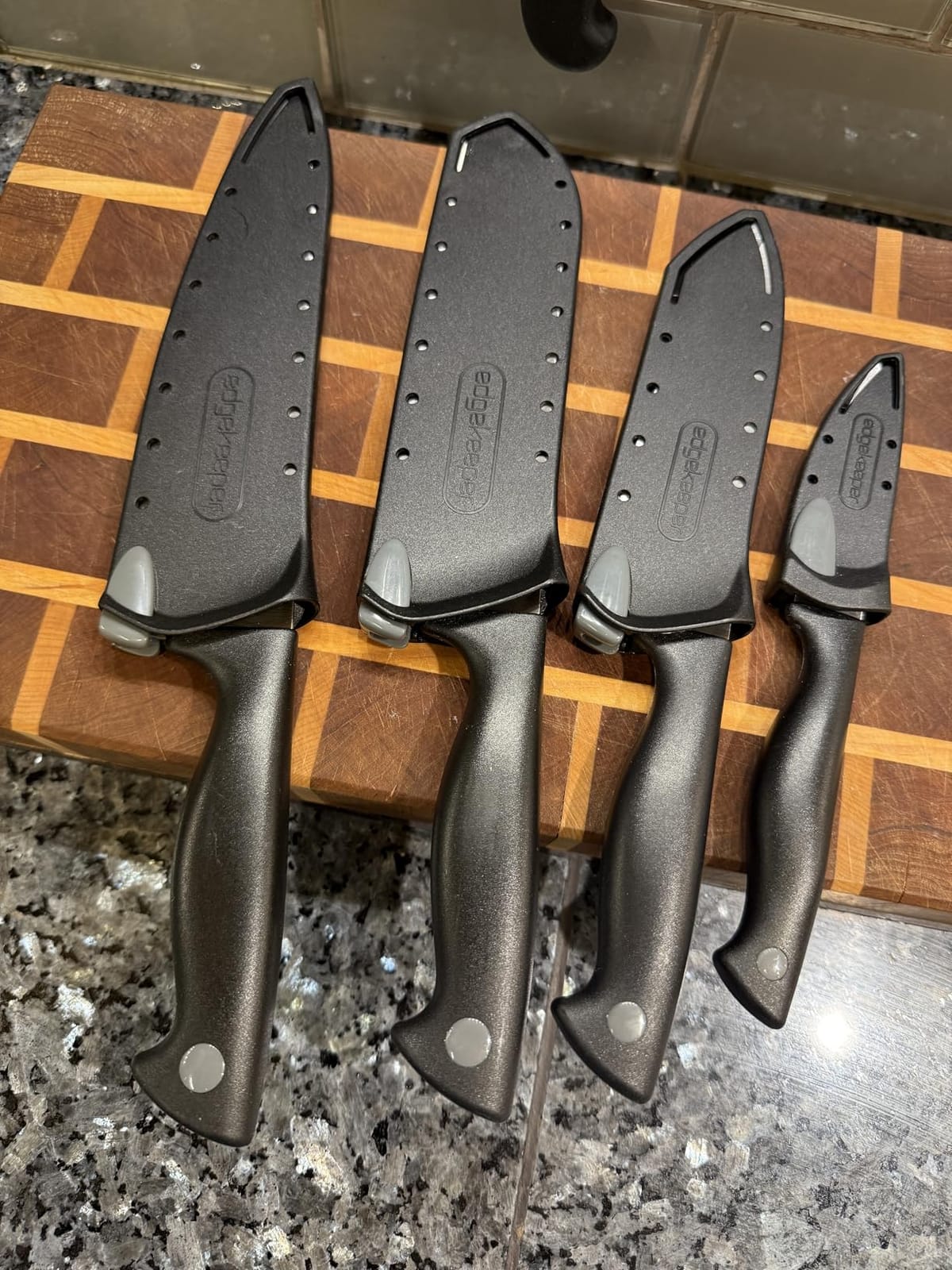 Farberware Edgekeeper 3.5-Inch Paring Knife with Self-Sharpening Blade Cover, High Carbon-Stainless Steel Kitchen Knife with Ergonomic Handle, Razor-Sharp Knife, Black customer photo 1