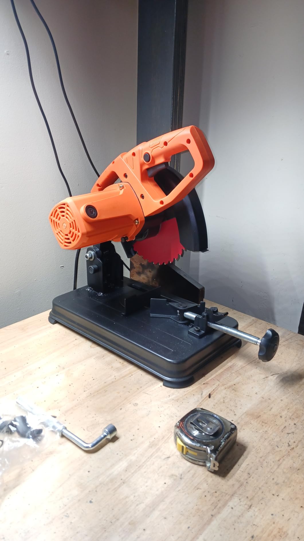 VEVOR Chop Saw, 14''/355mm Blade Diameter Cut Off Saw, 2800W 1200RPM Steel Cutting Machine, 0-45° Adjustable Dry Cut Chop Saw, Miter Saw for Cold Cut Saw for Steel/Iron/Aluminum, Black customer photo 2