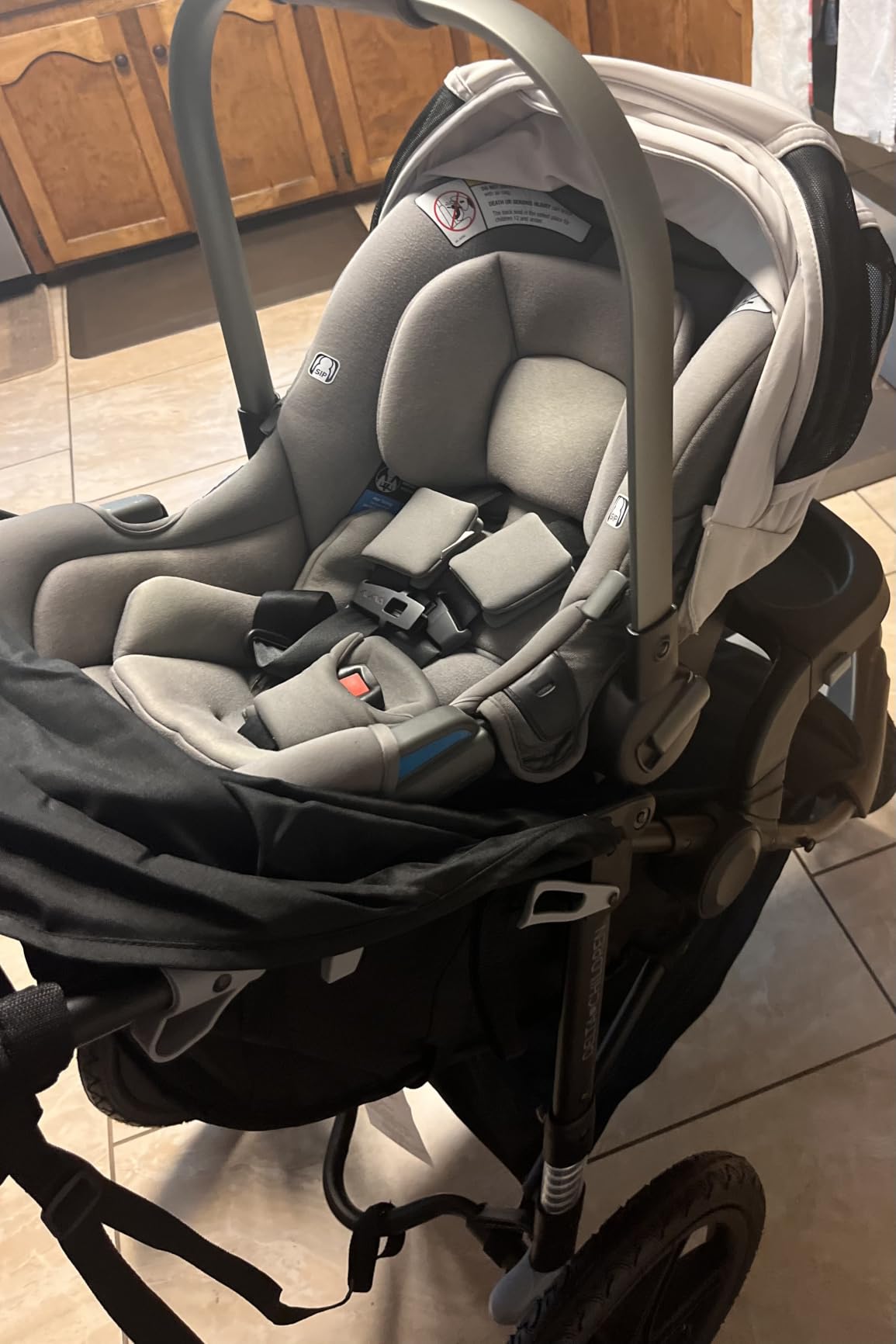 Delta Children Apollo Jogging Stroller - Shock Absorbing Frame with Large Canopy & Recline - Car Seat Compatible, Black customer photo 2