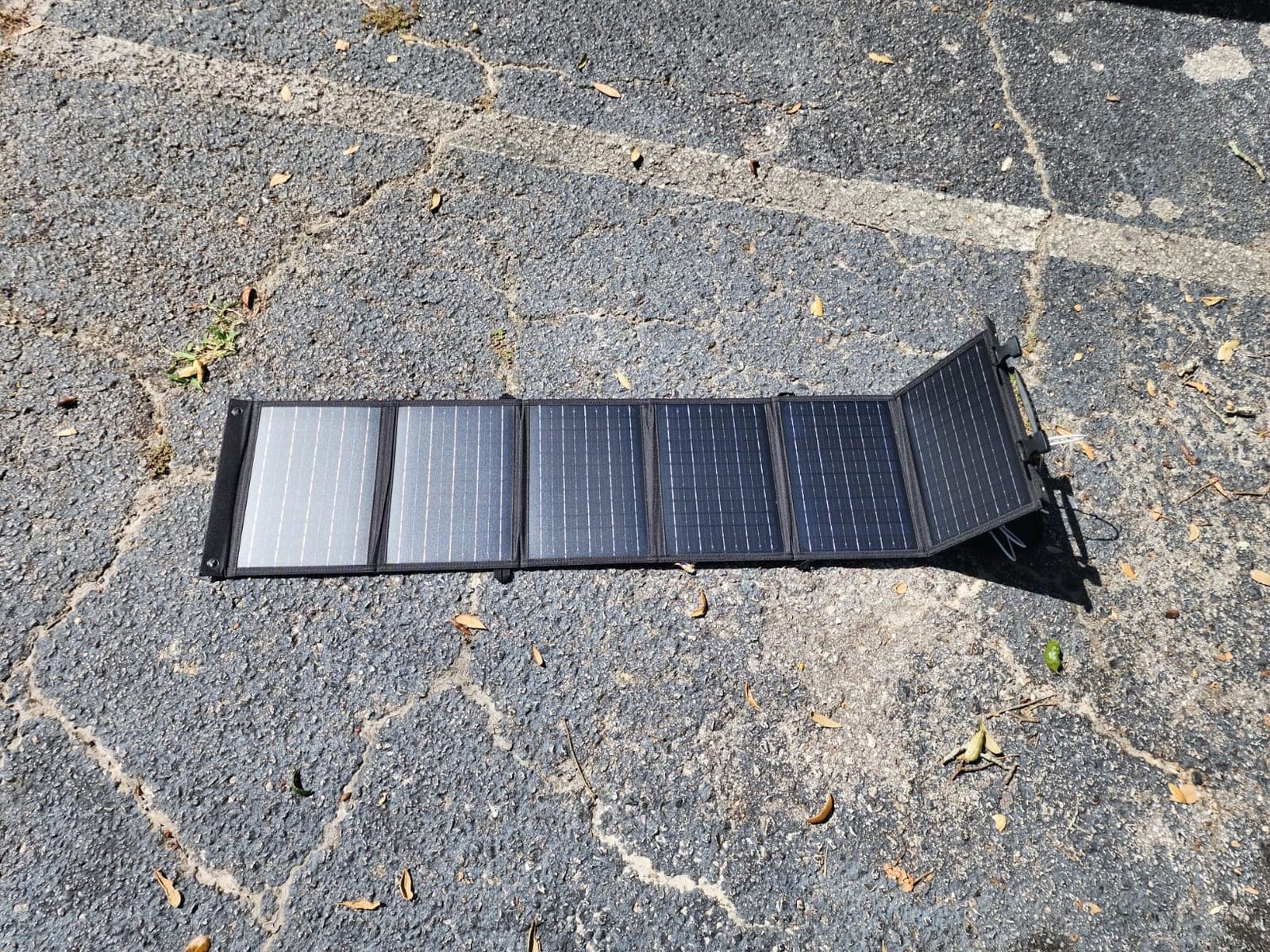 Portable Solar Panel, LUMOPAL 60W Foldable Solar Panels Charger for Camping customer photo 2