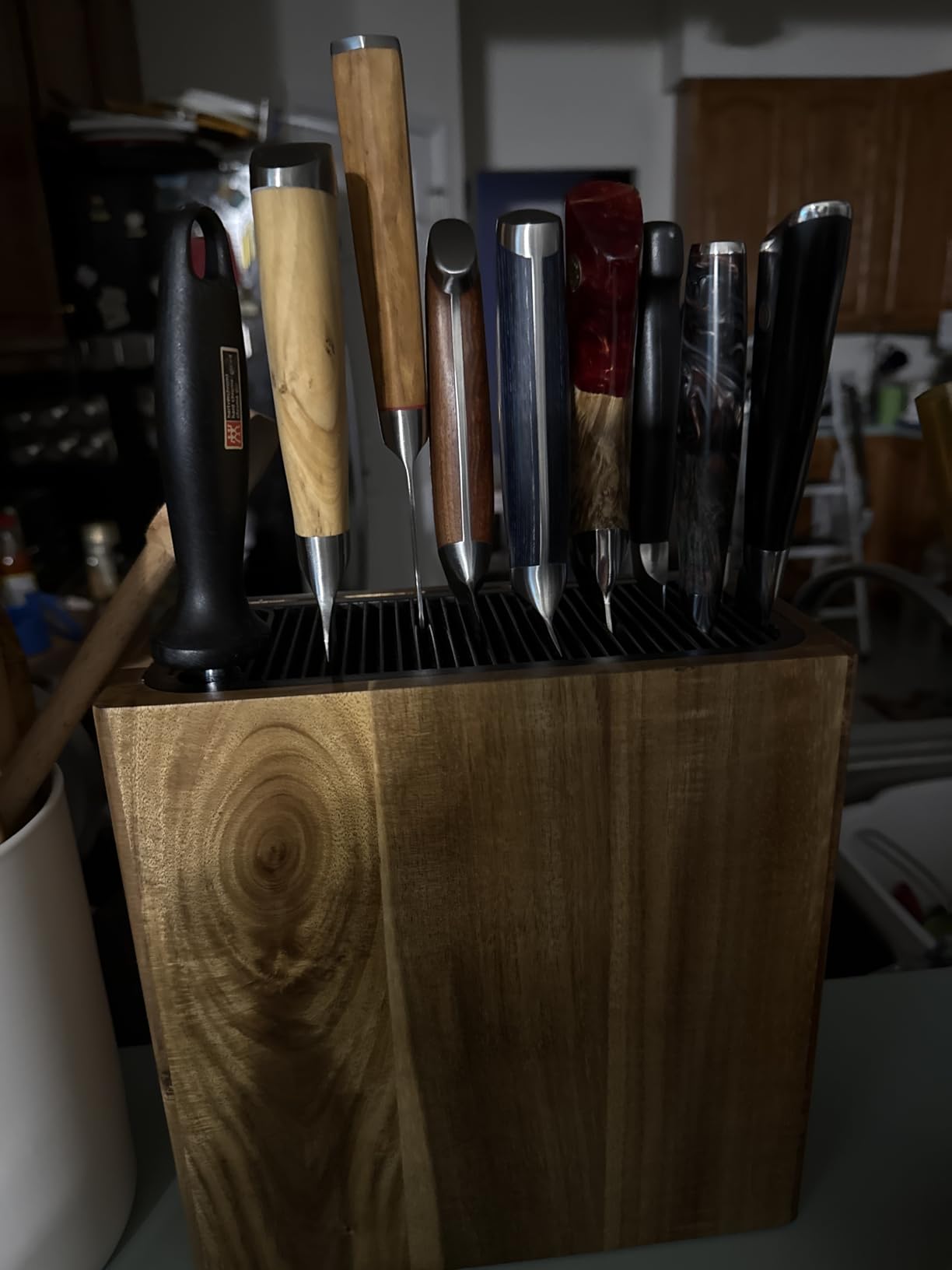 KITCHENDAO XL Acacia Wood Universal Knife Block with Slots for Scissors and Sharpening Rod, Safe, Space Saver Knives Storage Stand Display without Knives, Unique Slot Design to Protect Blade customer photo 1