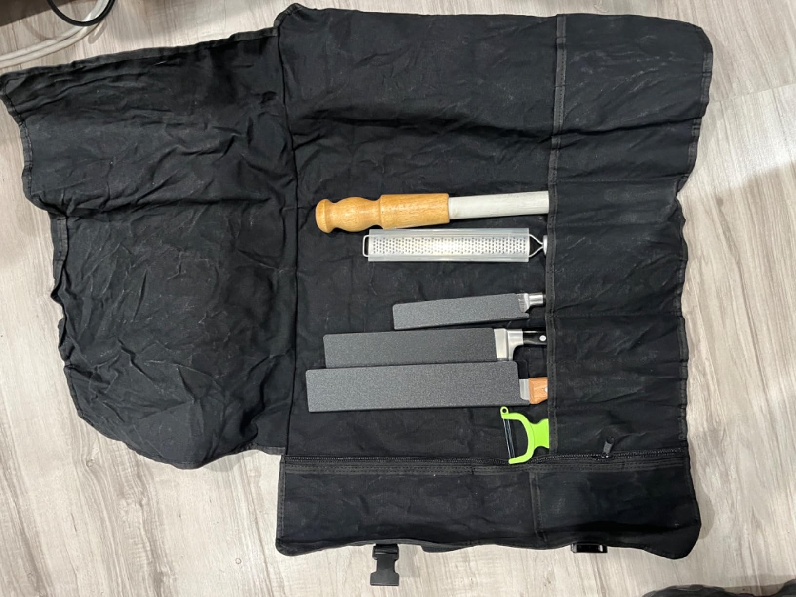 lelezone Chef Knife Roll Bag,Waterproof Waxed Canvas Knife Case Holds,Knives Roll Bags for Chefs Professional with Adjustable Strap,Chef Backpack with 11 Knife Slots and a Large Zippered Pocket customer photo 1