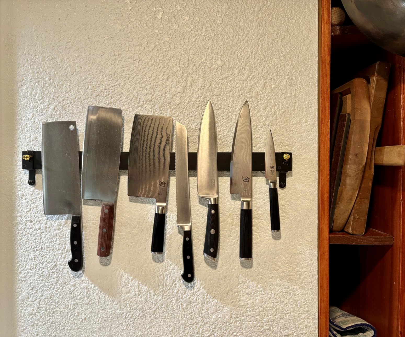 Dmore magnetic knife holder for wall—with 2 hooks, No Drilling 10 Inch black knife magnetic strip, Powerful knife magnet rack, include Adhesive Tape and screws for Knives, Utensils, and Tools customer photo 1