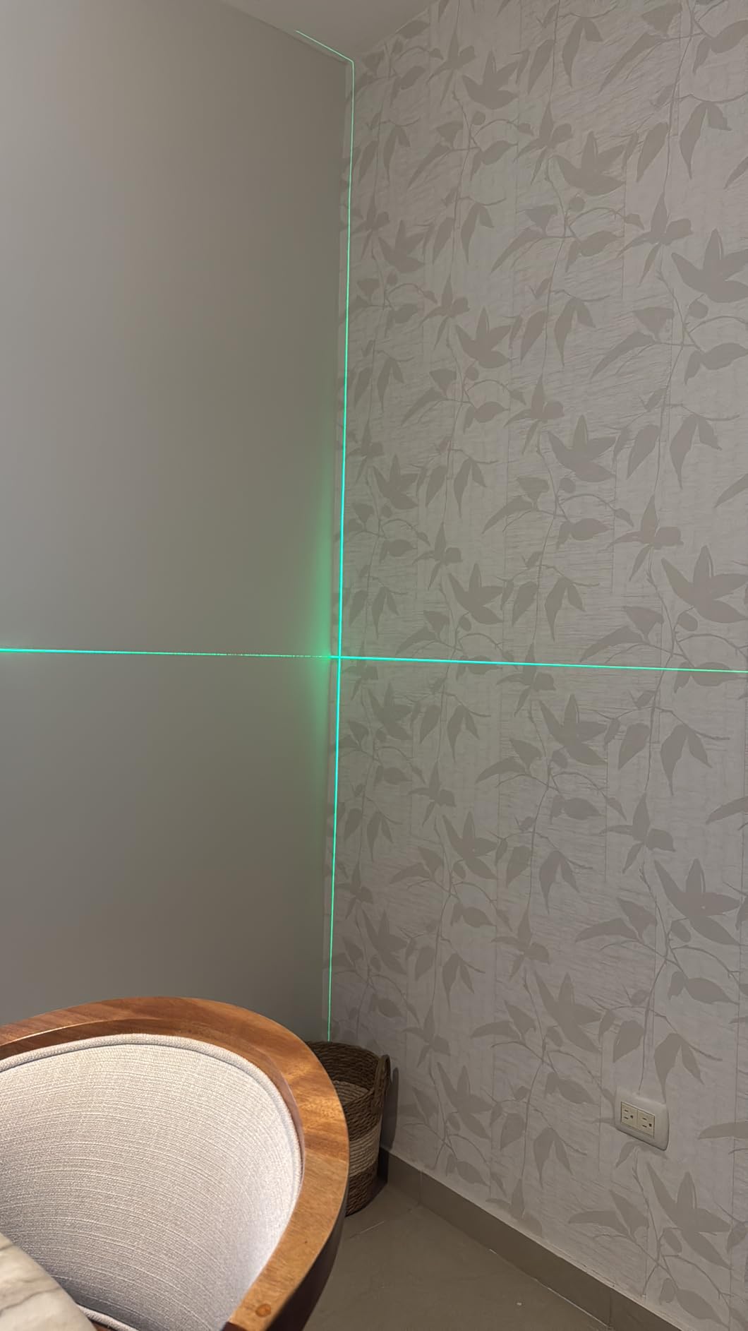 Nikotek Laser Level, Self-leveling Green Line Laser With Horizontal and Vertical Lines for Construction and Picture Hanging, Battery Included (NK01G) customer photo 2