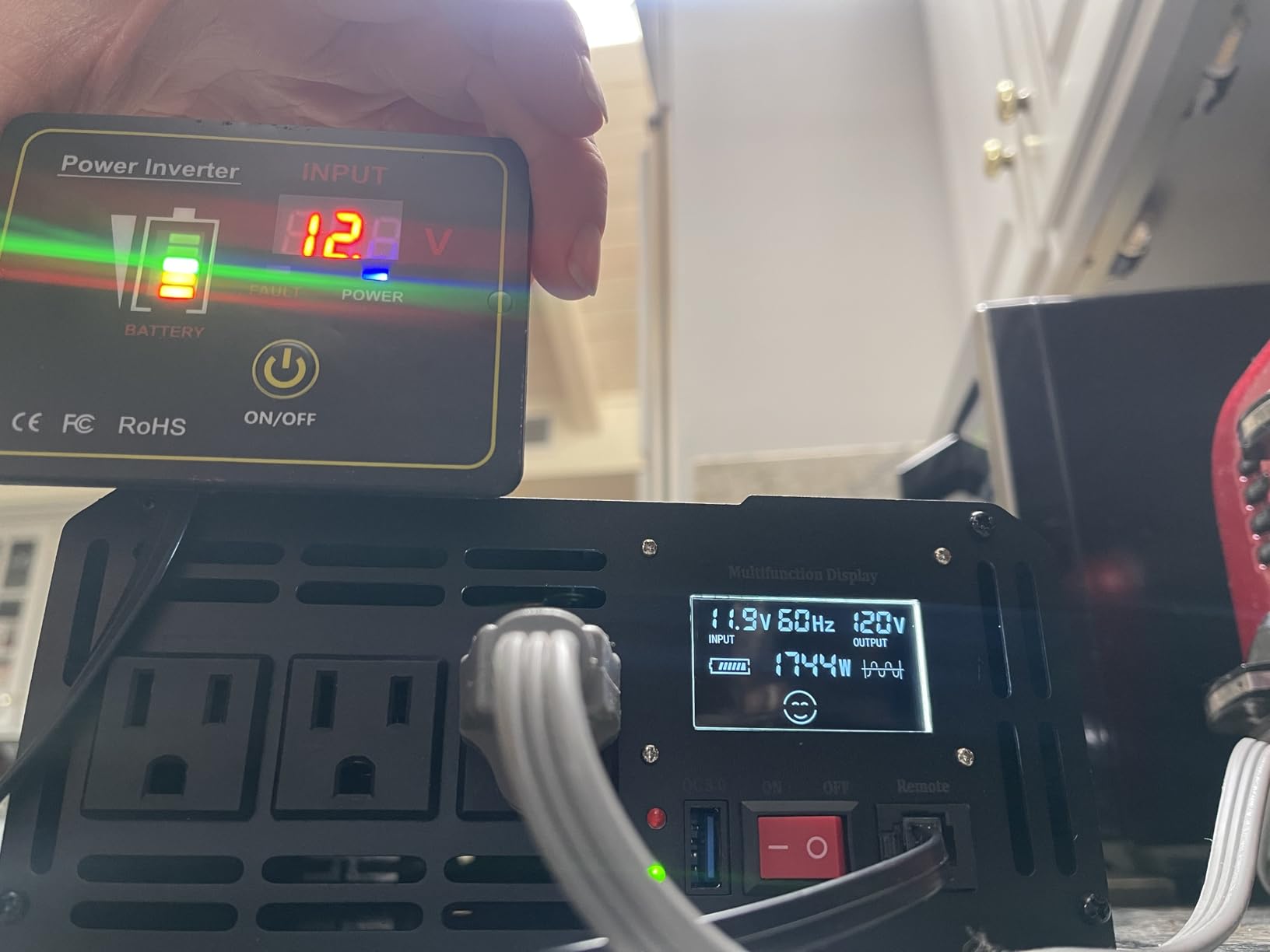 VEVOR Pure Sine Wave Inverter, 2000 Watt, DC 12V to AC 120V Power Inverter with 2 AC Outlets 2 USB Port 1 Type-C Port, LCD Display and Remote Controller for Medium-Sized Household Equipment, CE FCC customer photo 1