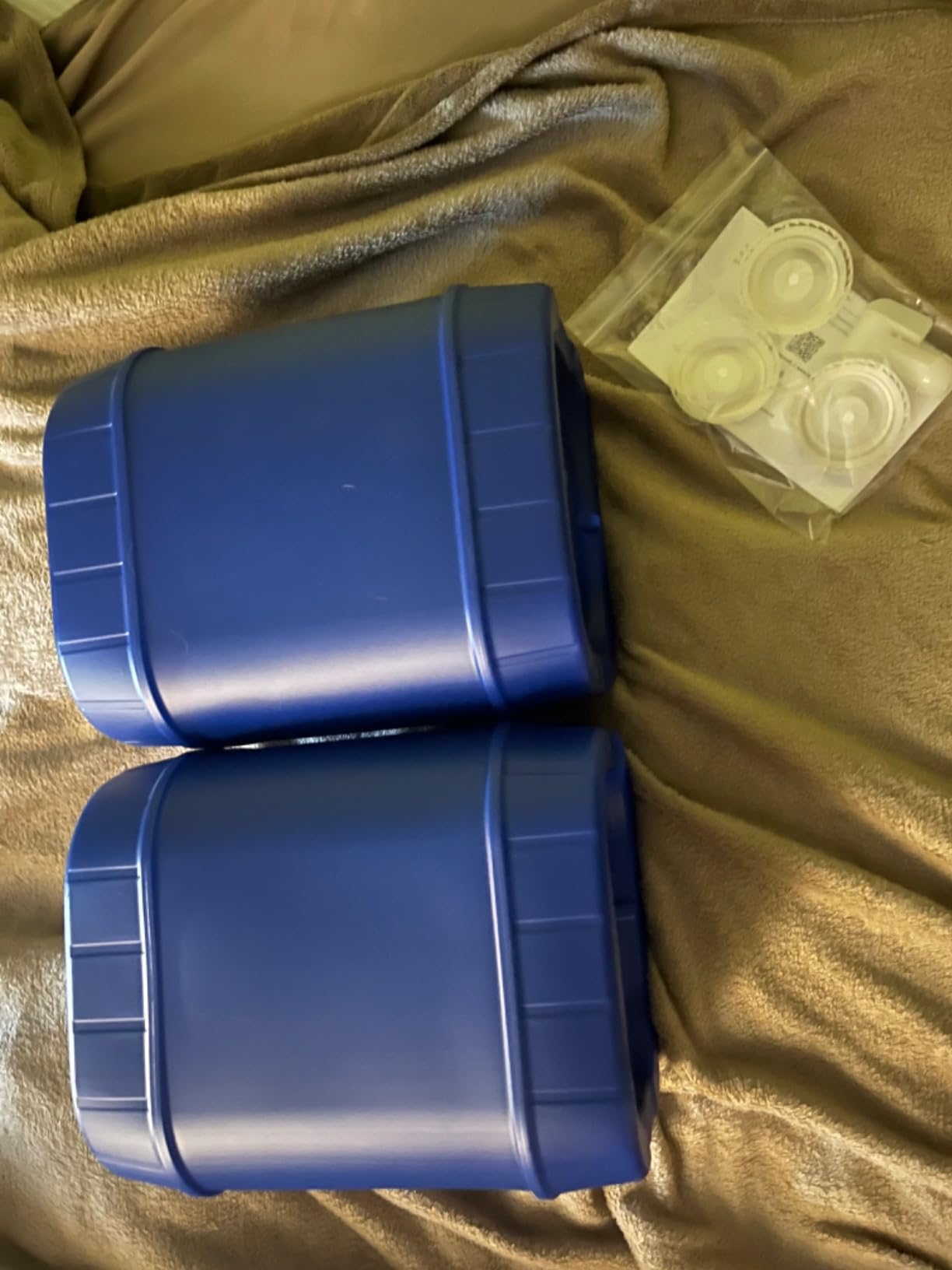 5-Gallon Stackable Water Storage Containers, 5 Lids + 1 Spigot, Easy Fill, Survial Supply Emergency Water Storage for Camping and Disaster Preparedness, RV, 20 Gallon (4 Tanks) customer photo 1