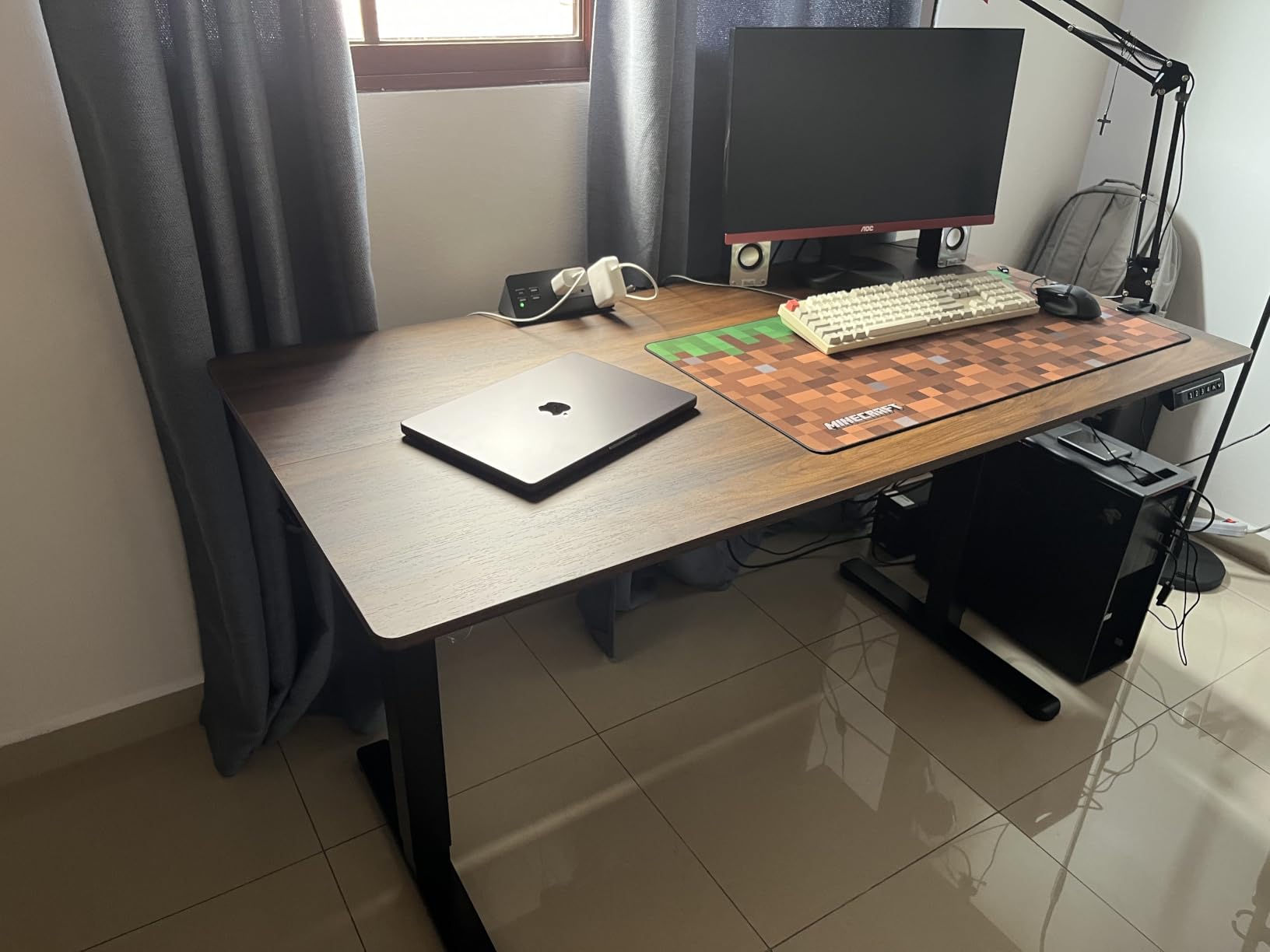 ErGear Height Adjustable Electric Standing Desk, 71 x 30 Inches Sit Stand up Desk, Memory Computer Home Office Desk, Black customer photo 1