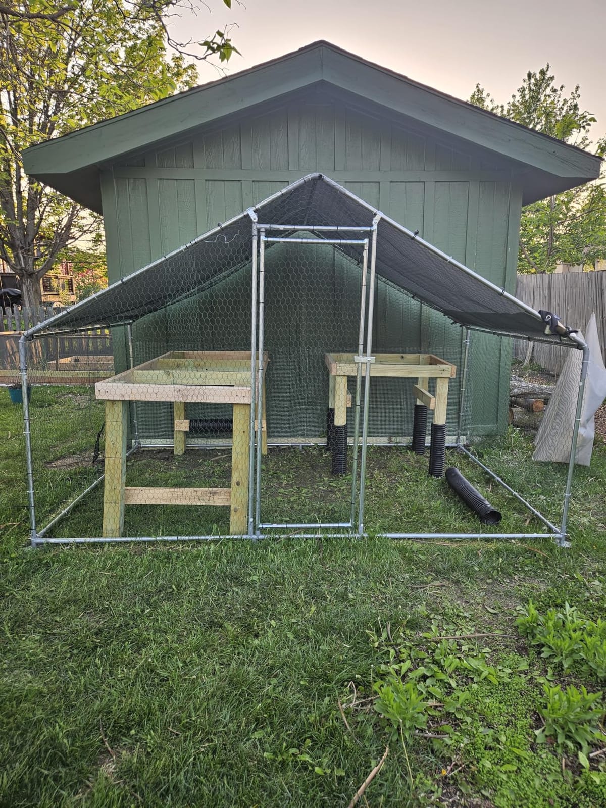 VEVOR Large Metal Chicken Coop with Run, 9.8x26.5x6.5 ft Walk-in Chicken Runs for Yard with Cover, Spire Roof Hen House with Security Lock for Outdoor and Backyard, Farm, Duck Rabbit Cage Poultry Pen customer photo 2