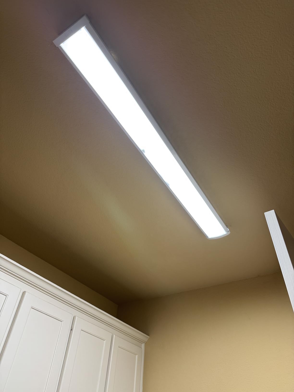 HYPERLITE 60W LED Wraparound Light 4 Feet, 6600lm Linkable 5000K LED Shop Lights Surface Mount, ETL Listed,Led Ceiling Office Wrap Light Fixture for Garage, Workshop, Fluorescent Replacement, 6P customer photo 2