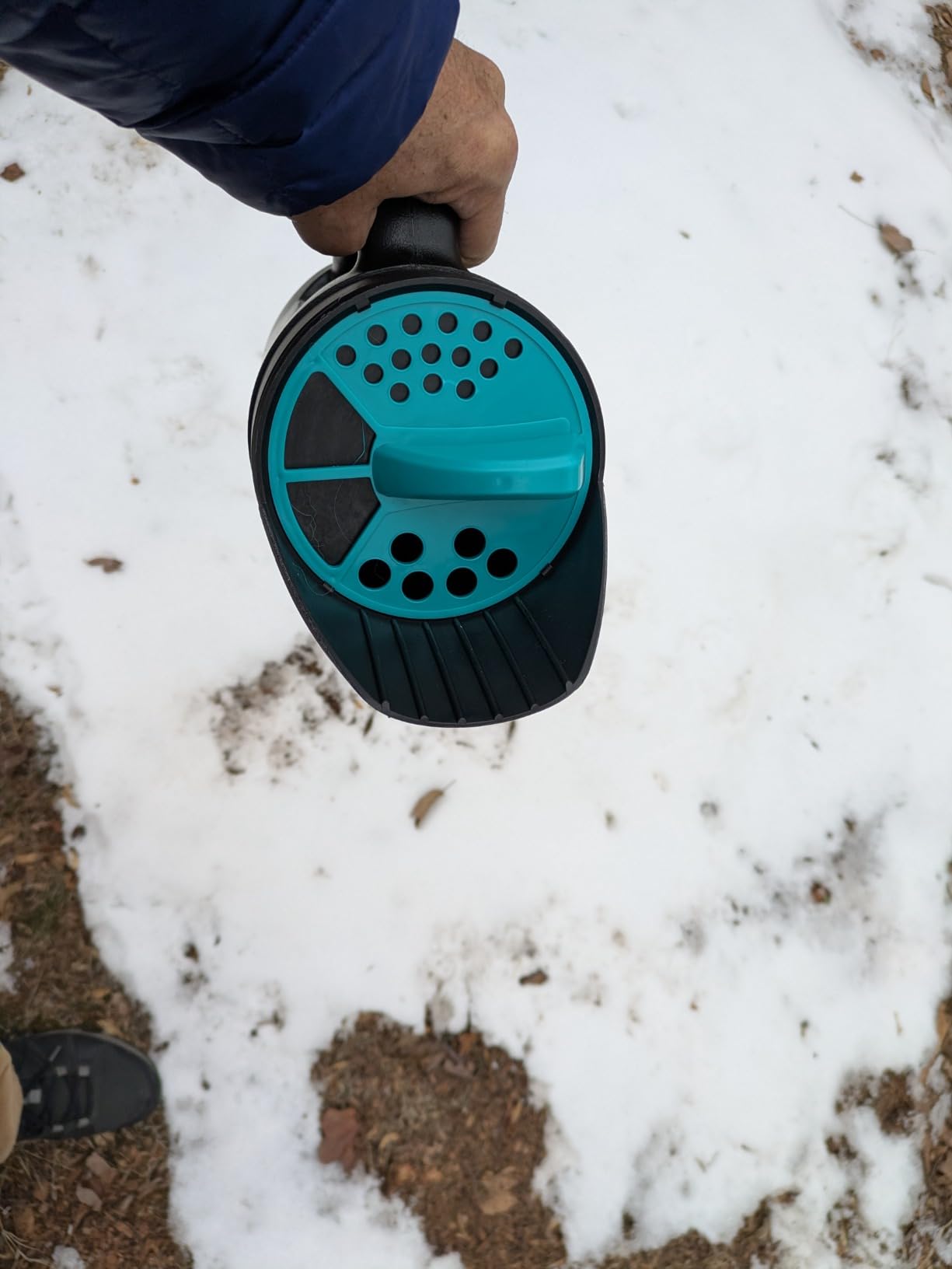 AquaDoc Handheld Salt Spreader for Snow Melt, Fertilizer, Lawns - 2.5L customer photo 2