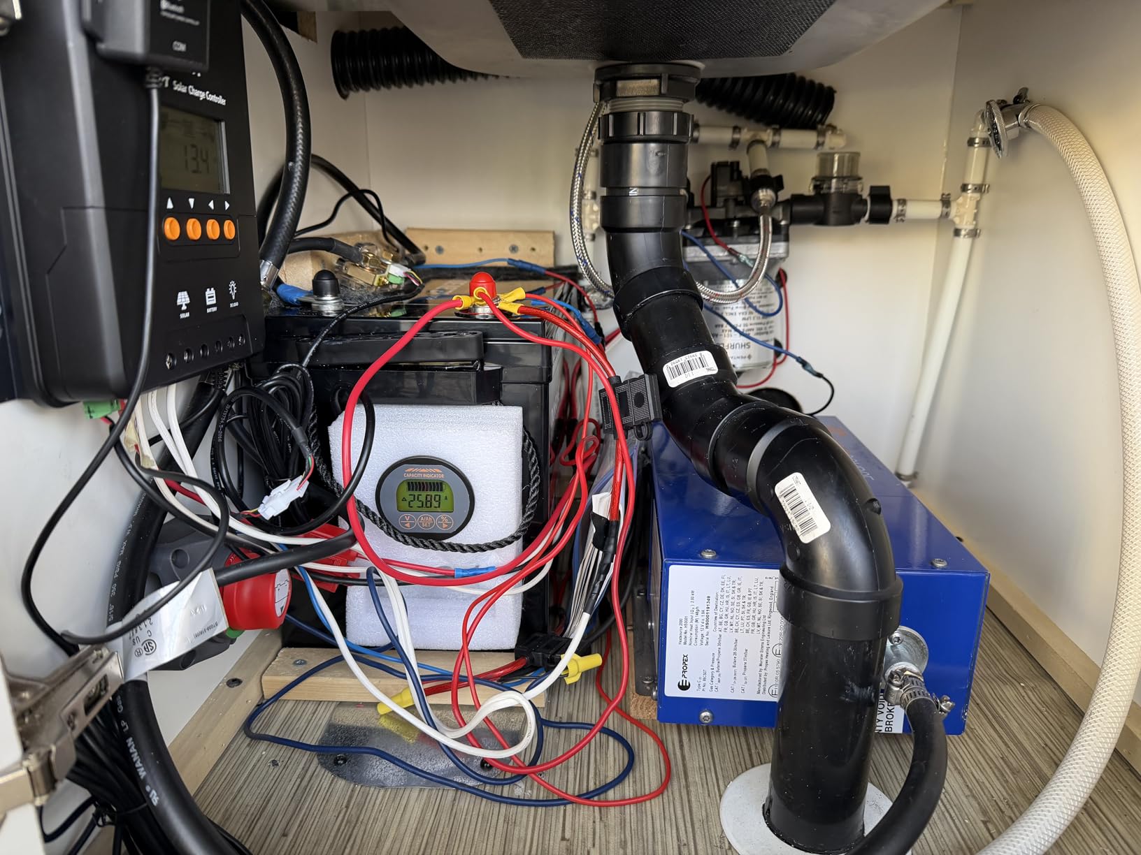 12V 200Ah LiFePO4 Lithium Battery 200A BMS 2560Wh IP65 customer photo 1