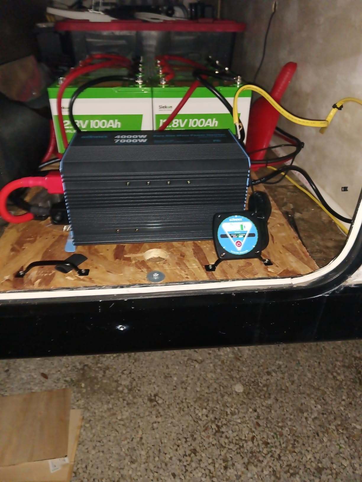 GIANDEL 2000 Watt Pure Sine Wave Power Inverter 12V DC to 120V AC,4100W Max,GFCI Outlets,USB-C36W,Dual Remote,for RVs,Campers,Off Grid Solar Setup customer photo 1