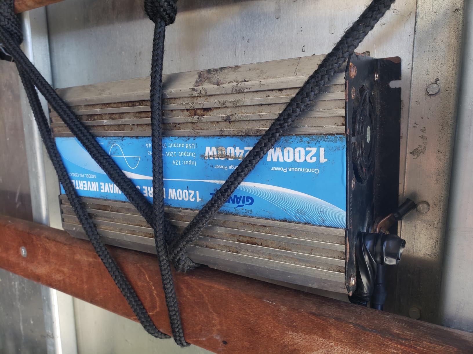 GIANDEL 2000 Watt Pure Sine Wave Power Inverter 12V DC to 120V AC,4100W Max,GFCI Outlets,USB-C36W,Dual Remote,for RVs,Campers,Off Grid Solar Setup customer photo 2