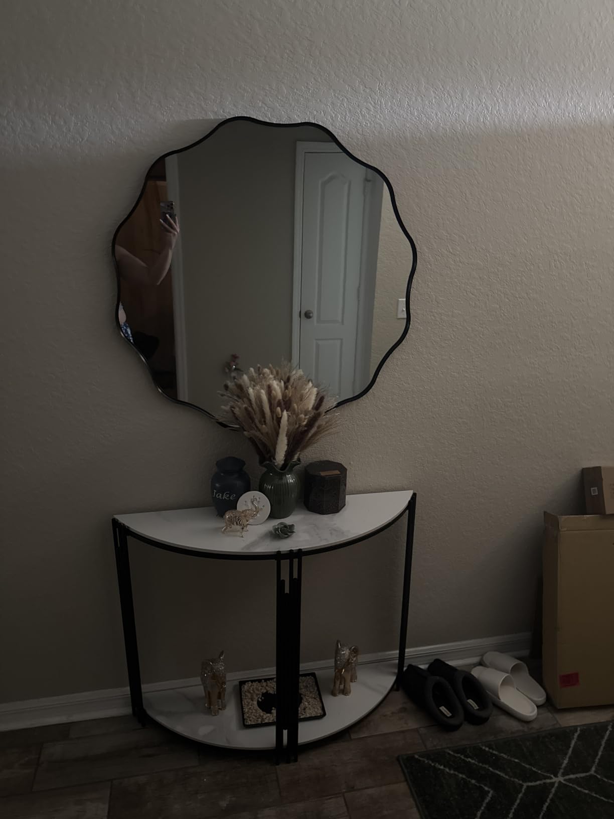 VooBang Black Scalloped Circle Mirror 20