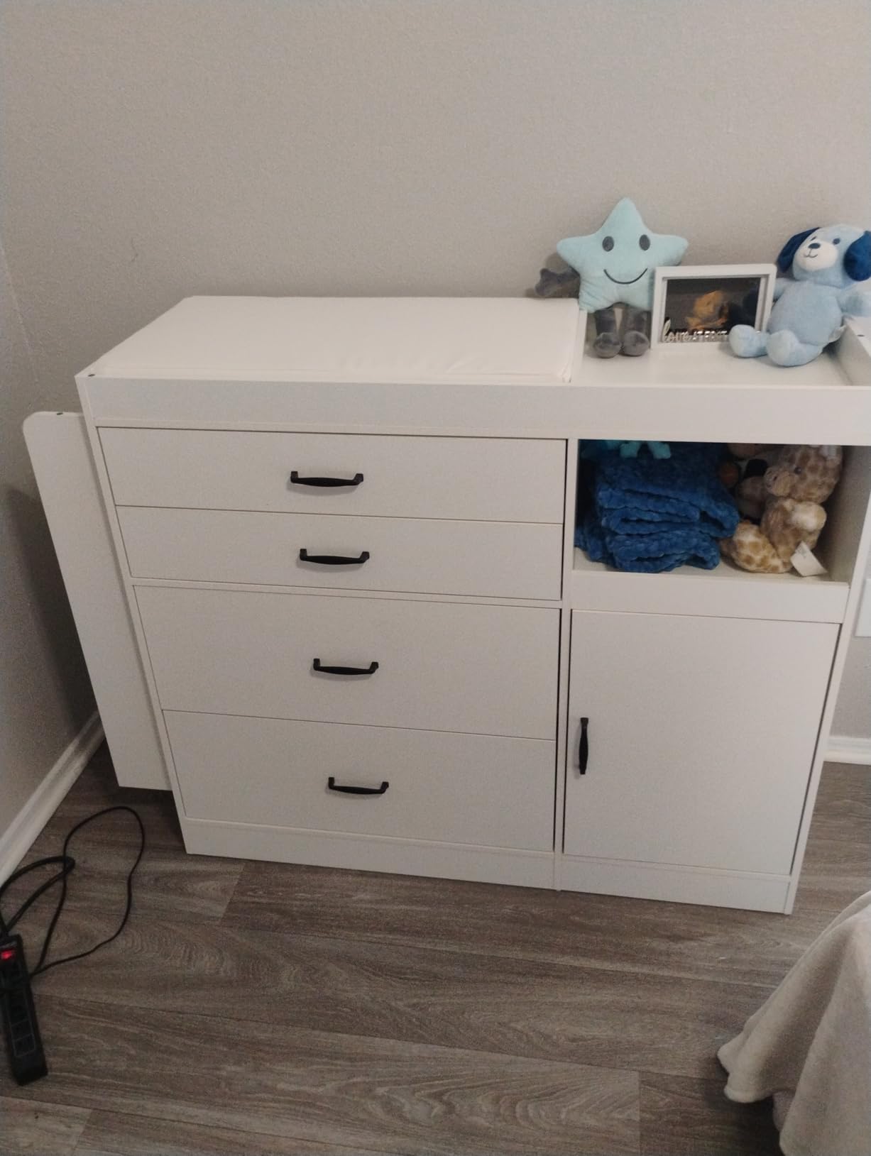 Bigbiglife Changing Table Dresser, Baby Nursery Dresser with 4 Drawers & 1 Cabinet & 3 Open Shelves Storage, Modern Diaper Changing Station for Children's Room, Changing Pad Included, White customer photo 1