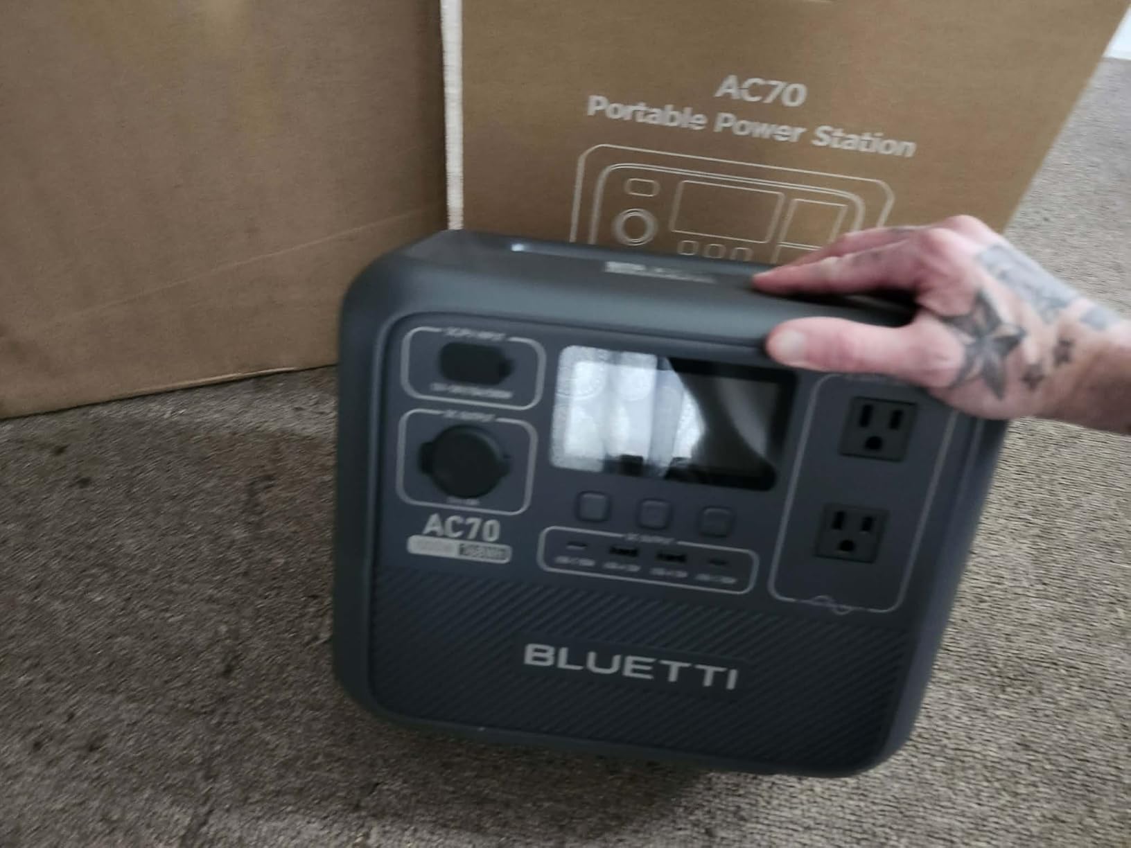 BLUETTI Solar Generator Elite 100 V2 with 200W Solar Panel Included, 1024Wh customer photo 2