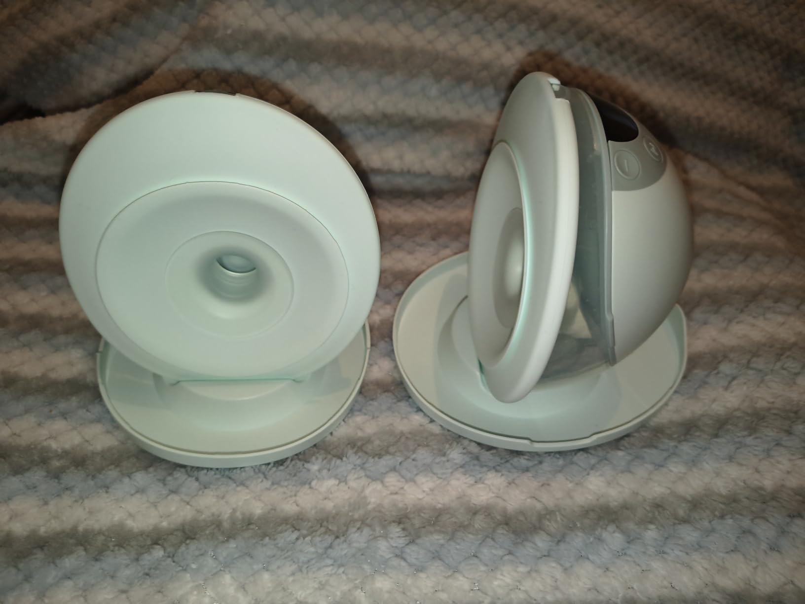 Paruu P20 Hands-Free Wearable Electric Breast Pump - 4 Modes & 12 Suction Levels, 19/21/24mm Double-Sealed Flanges, Visible Milk Volume & Pumping Time, Lightweight Portable (2 Pack, Light Green) customer photo 1