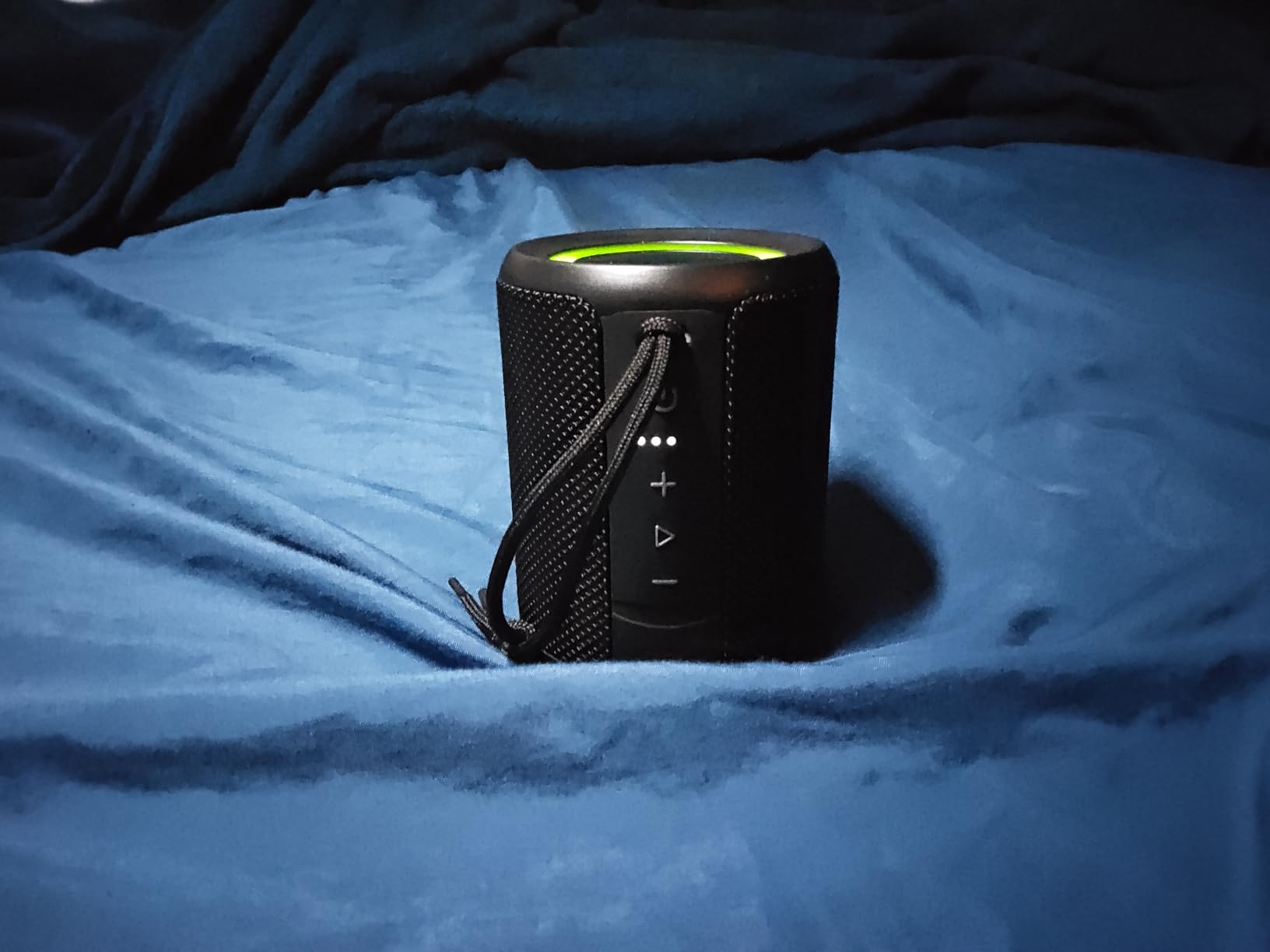 Portable Bluetooth Speaker, IPX7 Waterproof Wireless Speaker with 20W Loud Stereo Sound, 15H Playtime & Beat-Synced RGB Light, Small Outdoor Speaker for Shower, Pool, Beach, Hiking and Gifts customer photo 1