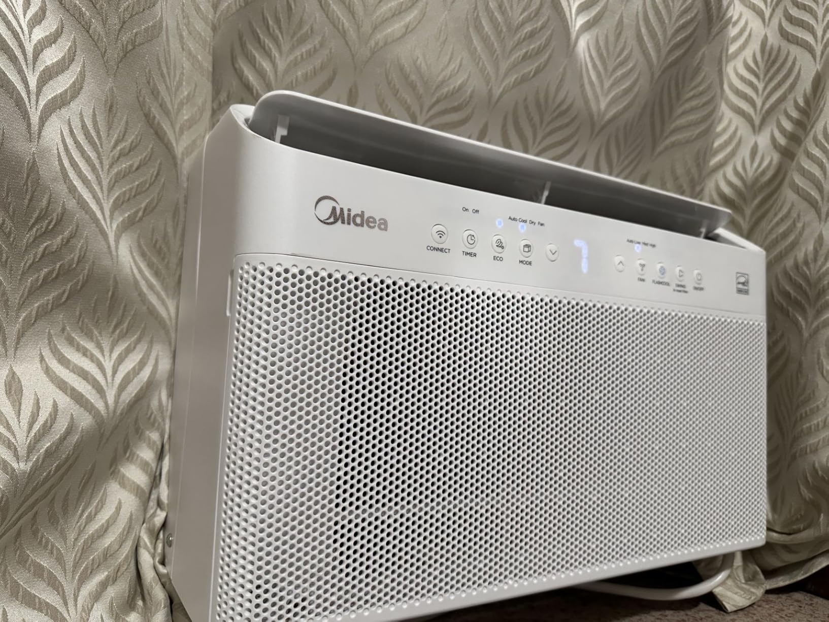 Midea 8,000 BTU U Shaped Window Air Conditioner, Cools up to 350 Sq Ft customer photo 2