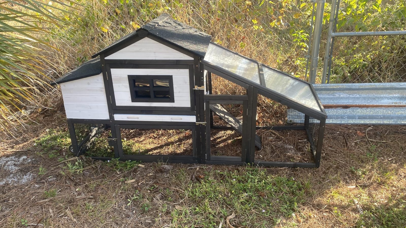 Heavy Duty Chicken Coop for 3-6 Chickens – Reinforced Metal Frame & Spacious Run with 6 Nesting Boxes, 7 Doors, Wheels – Outdoor Poultry House for Ducks, Rabbits (76.6”L x 53.8”W x 36.8”H) customer photo 2