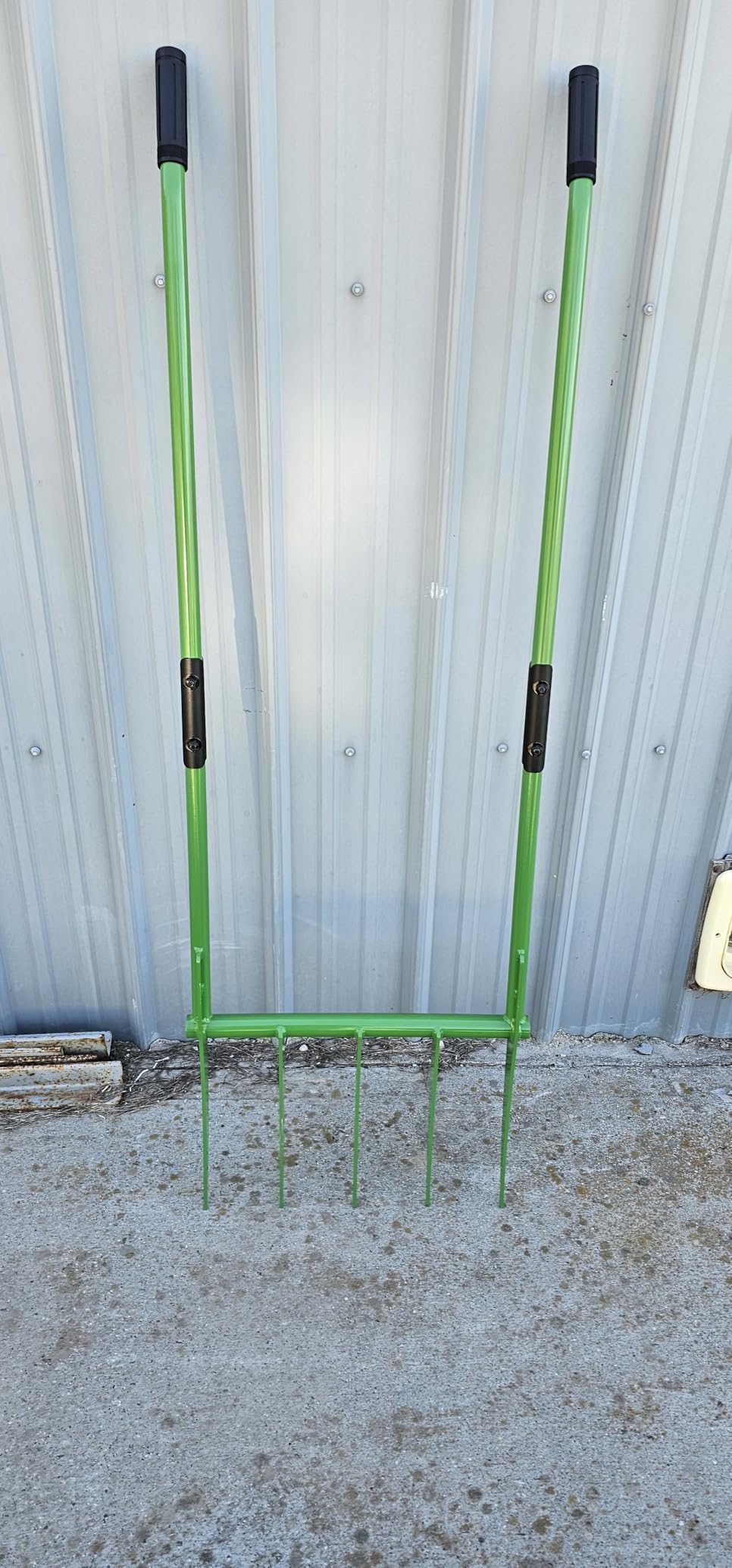 56'' Heavy Duty Broadfork for All the Soils, Unbreakable Pitchfork, 5 Sharp Cambered 11'' Tines Bord Fork Garden Tool, Ergonomic Handles, Good Package, Easy Assembly, Cultivator & Tiller, Green. customer photo 2