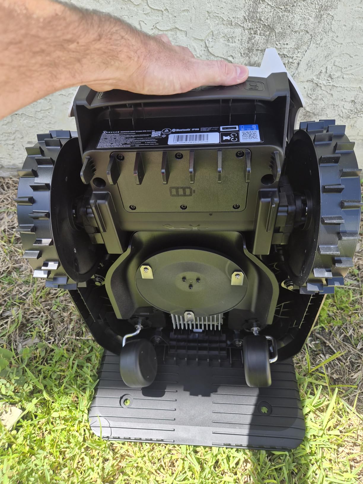 ECOVACS Goat O1000 RTK Care Robot Lawn Mower, RTK Navigation, 1/4 Acre customer photo 1