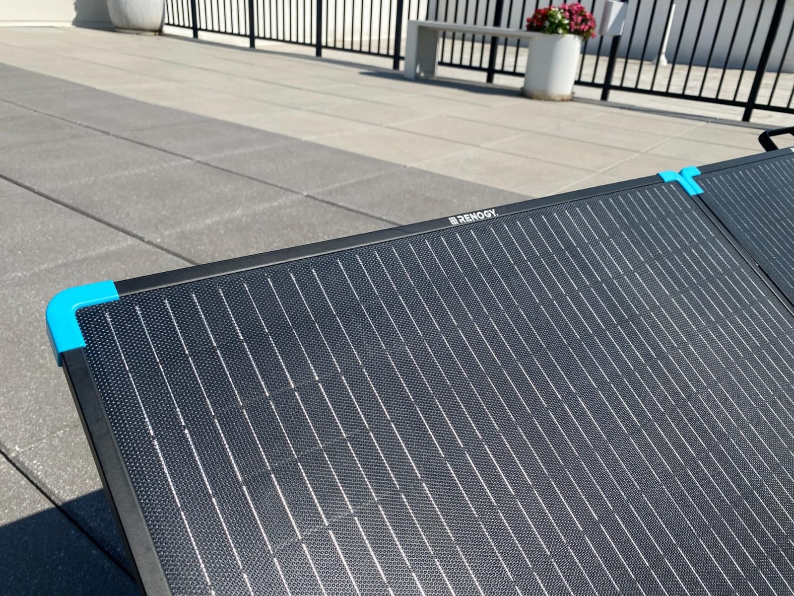 Renogy 400W Portable Solar Panel, Foldable Suitcase for Power Stations customer photo 2